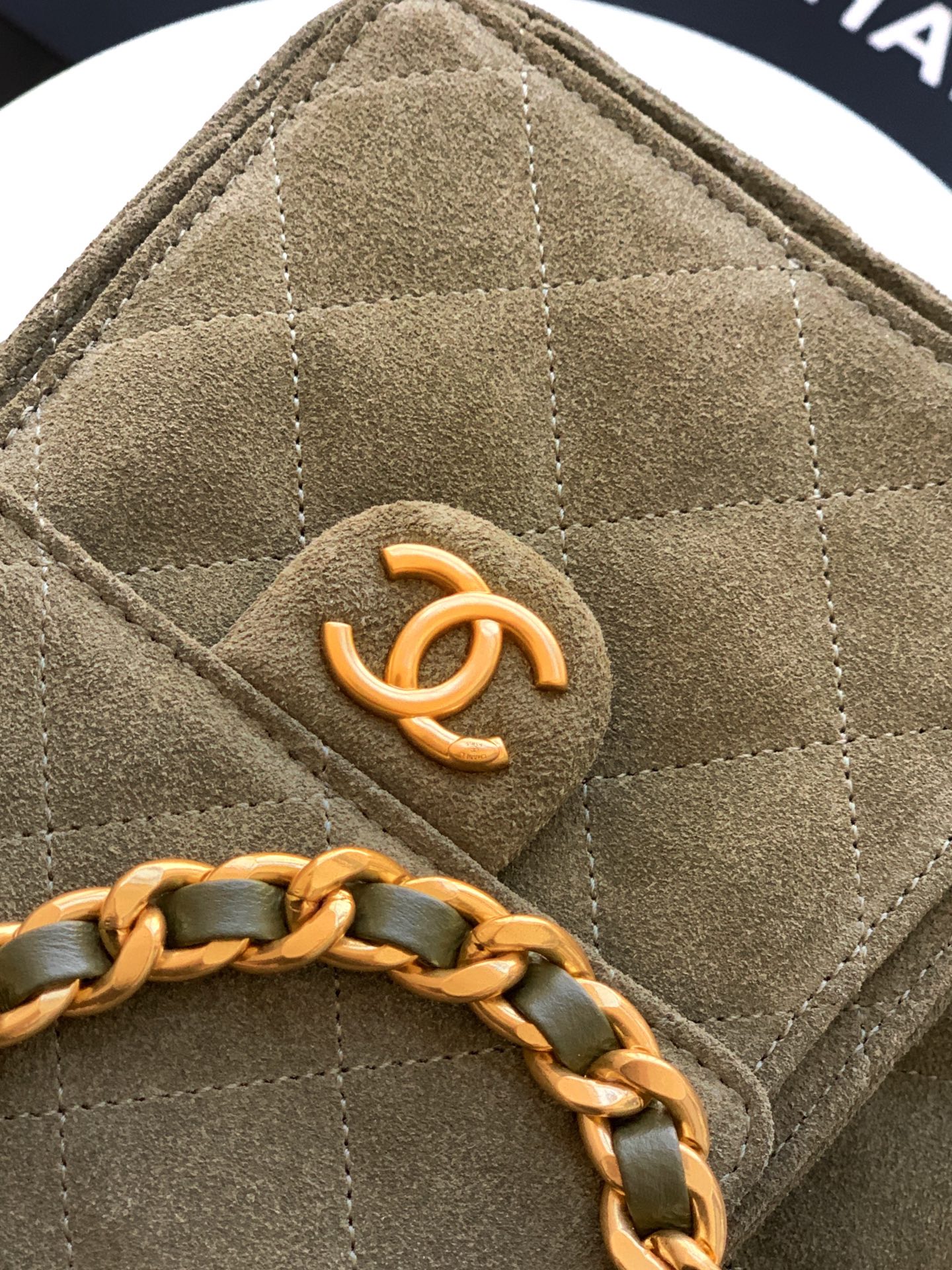 25 Bag Small Hobo in Olive Green Suede with Gold-Tone Hardware - Mocuir