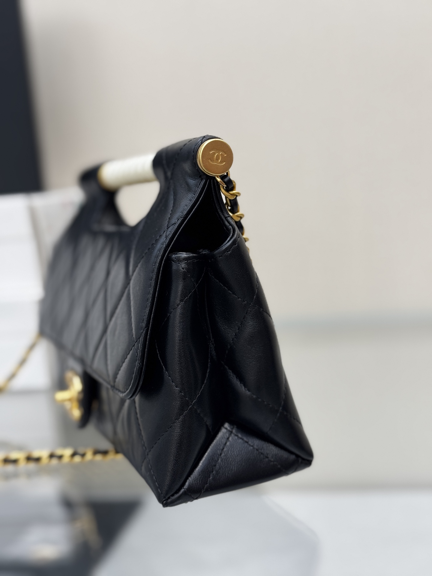 Pearl Handle Flap Bag - Mocuir