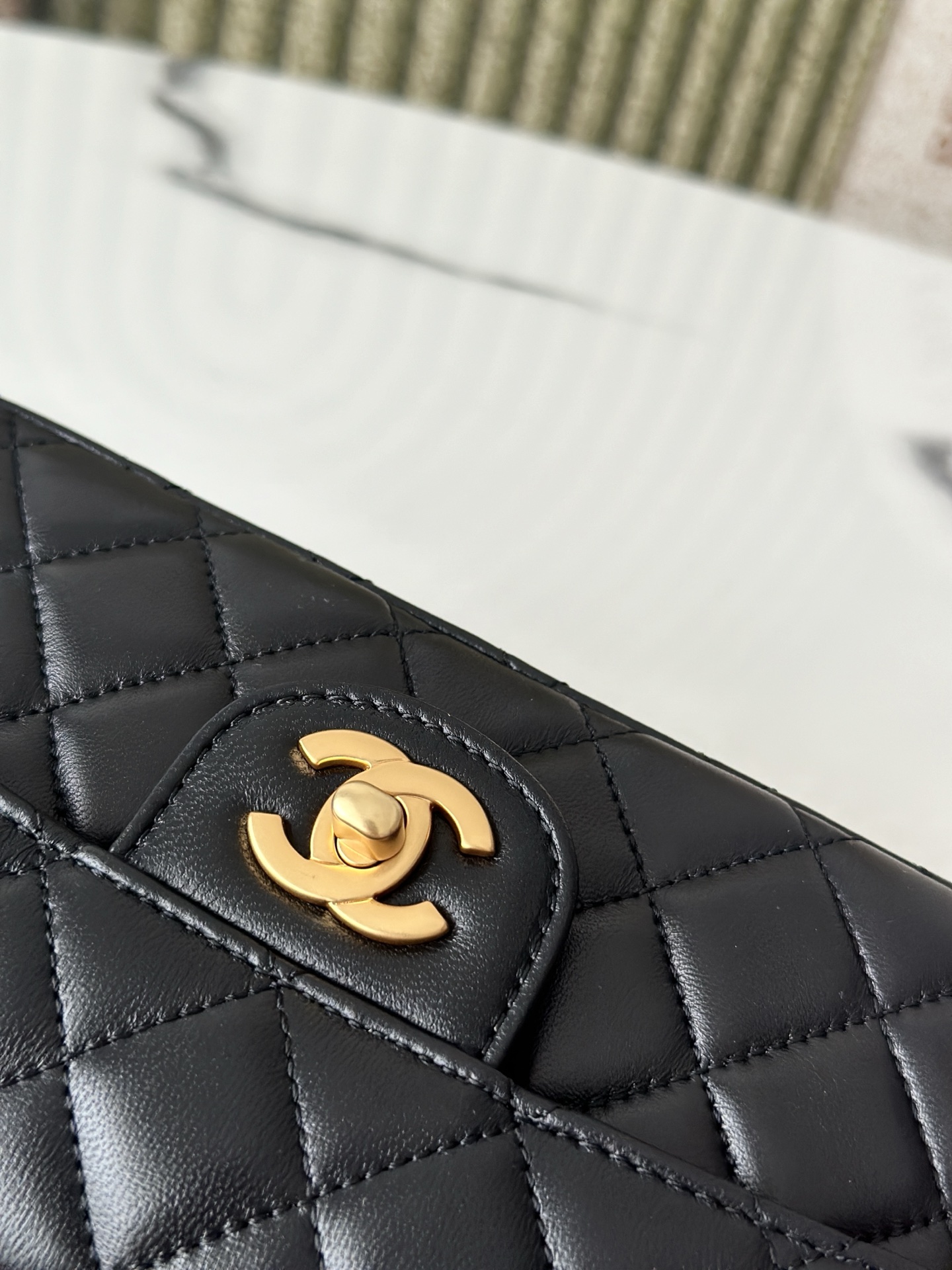 25C/26C Small Classic Flap with Top Handle - Mocuir