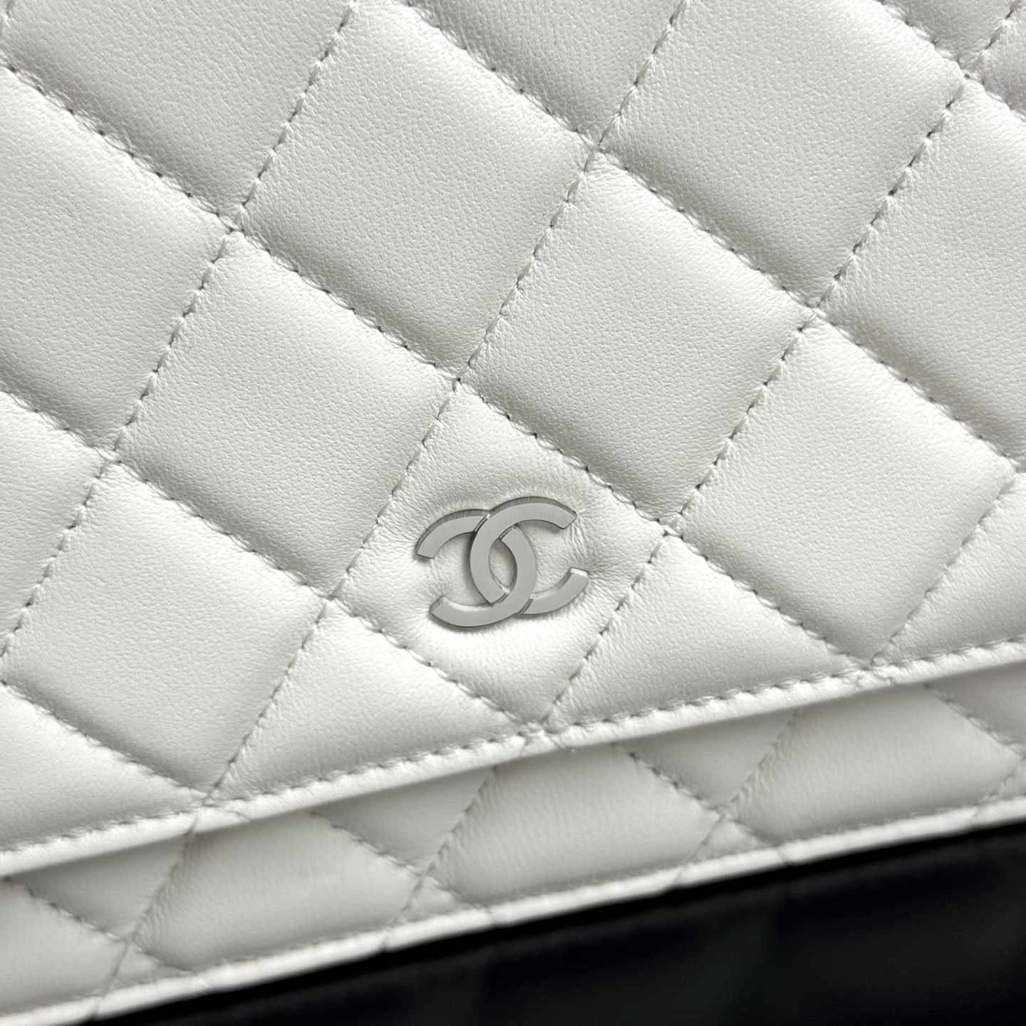 Classic Wallet on Chain（White） - Mocuir