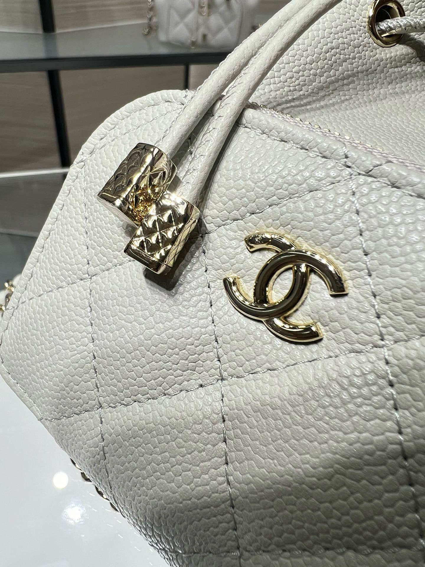 Small Drawstring Bucket Bag in Grey Quilted Grained Calfskin with Gold-Tone Metal (Model AP4775) - Mocuir