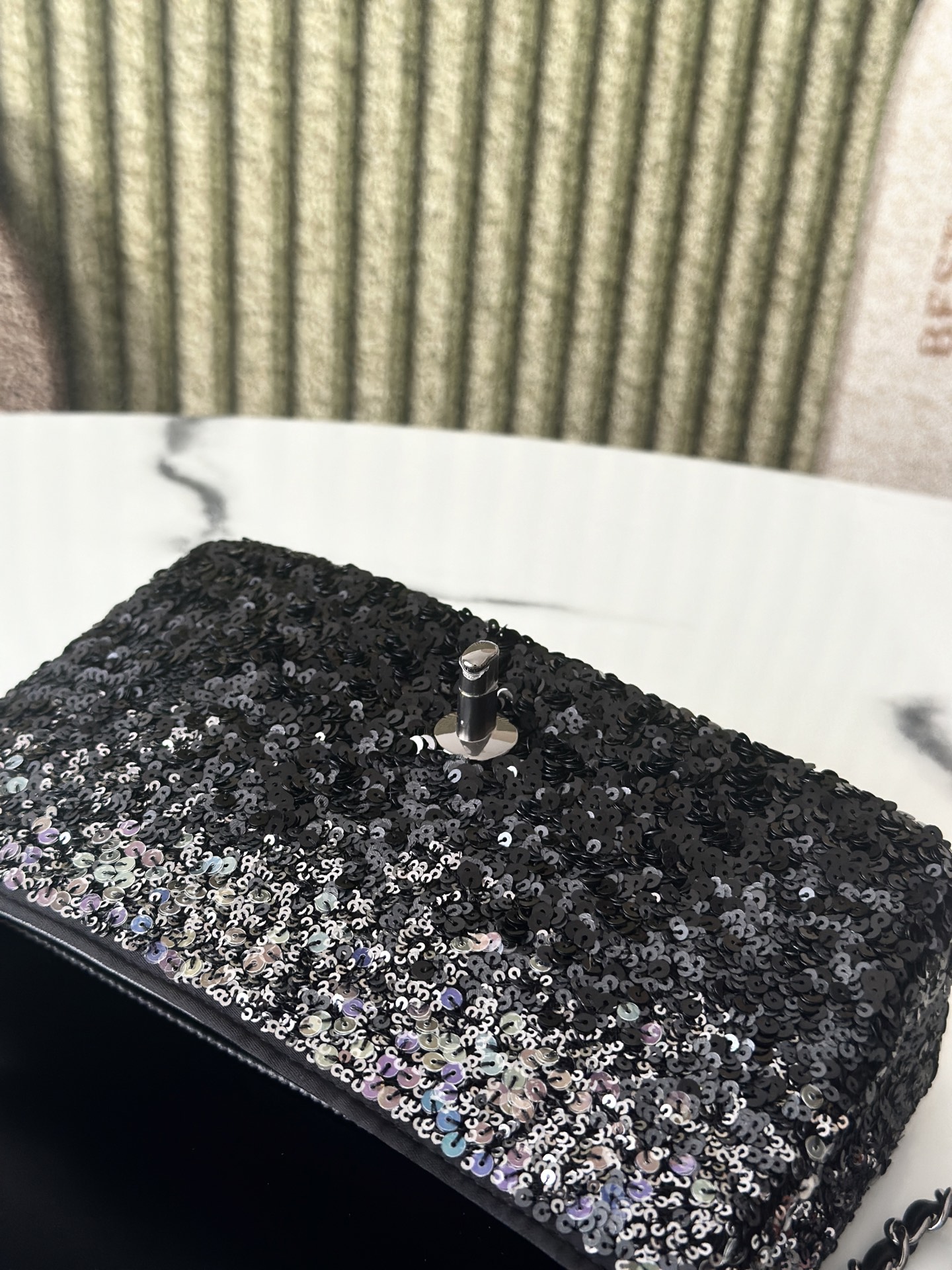 25C Iridescent Sequin Classic Flap - Mocuir