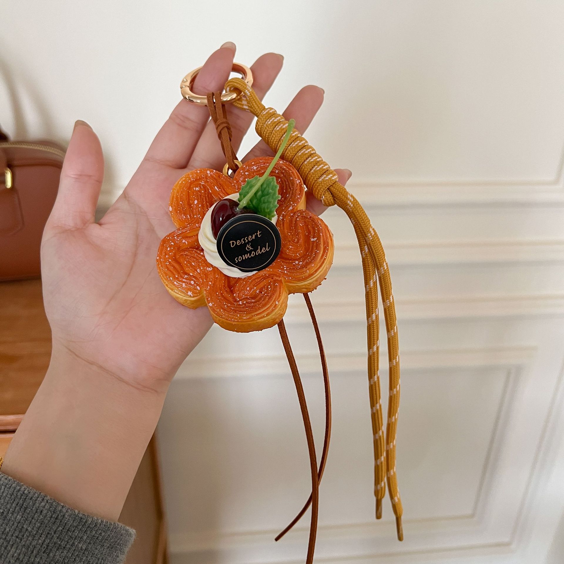 Flower bread shoelace key chain