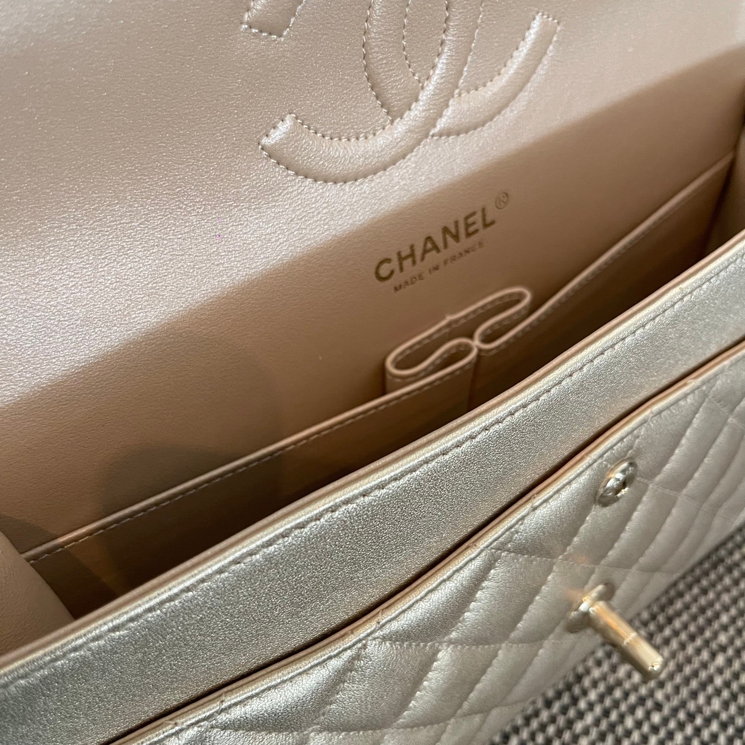 Classic Flap Quilted Metallic Lambskin Shoulder Bag in Gold (Gold Hardware) - Mocuir