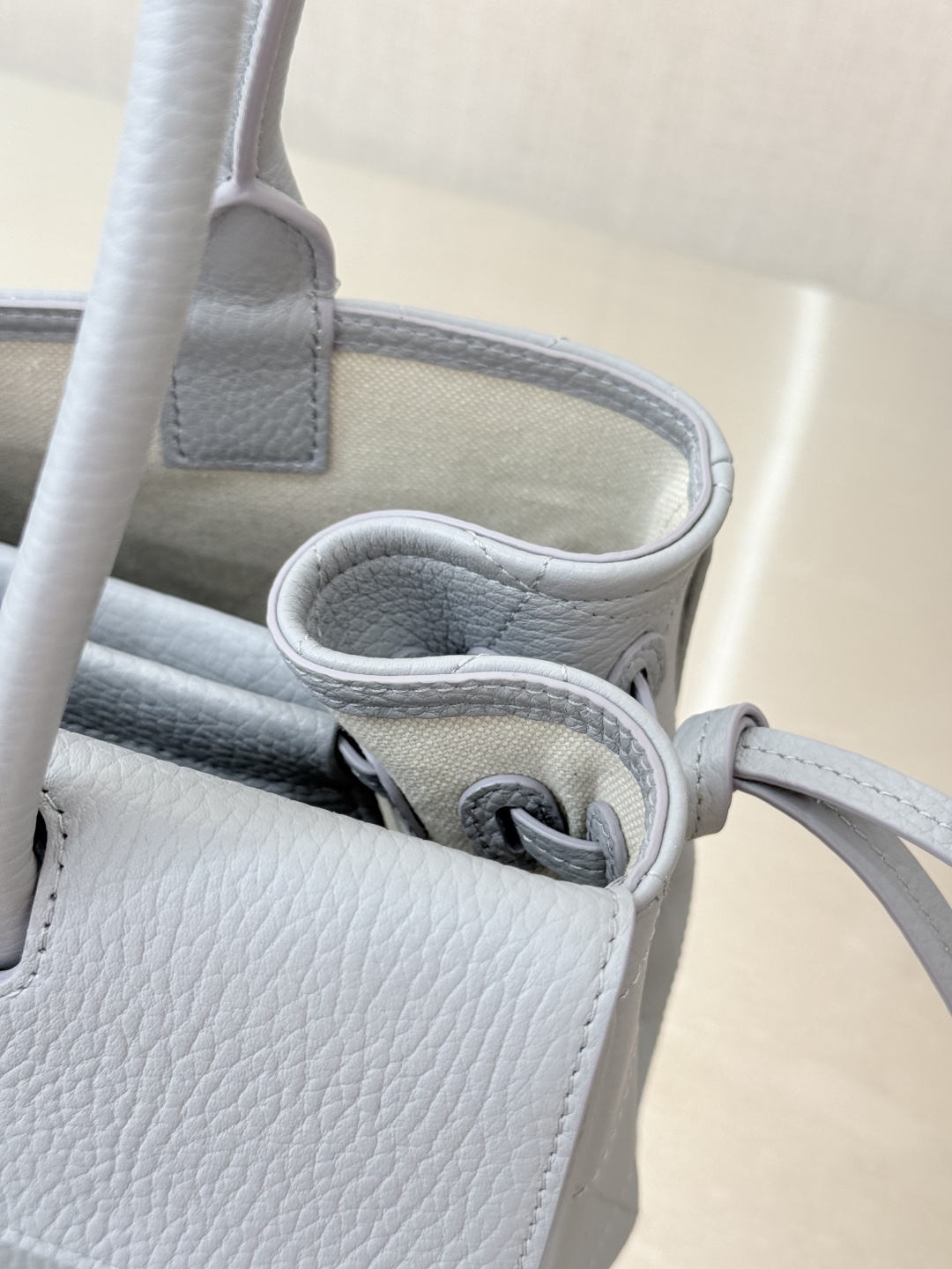 26P Cruise Preppy Coco Bowling Bag in Light Grey Caviar Leather with Gold-Tone Hardware - Mocuir