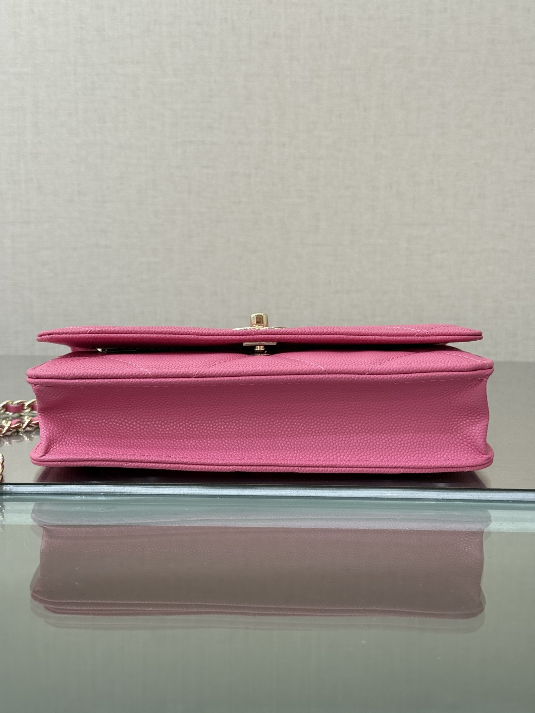 Wallet on Chain with Top Handle (AP3984) in Pink Caviar Leather with Gold-Tone Hardware, 25C Cruise Collection - Mocuir