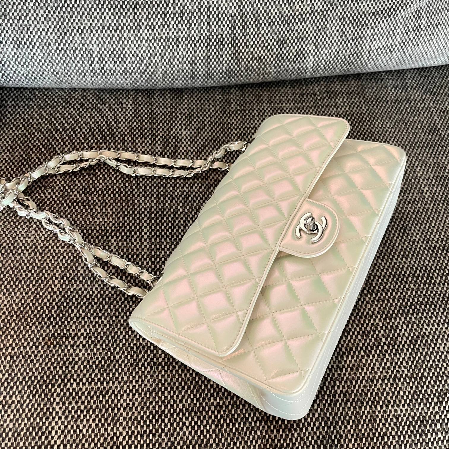 Classic Flap Bag（Pearl white/Silver logo） - Mocuir