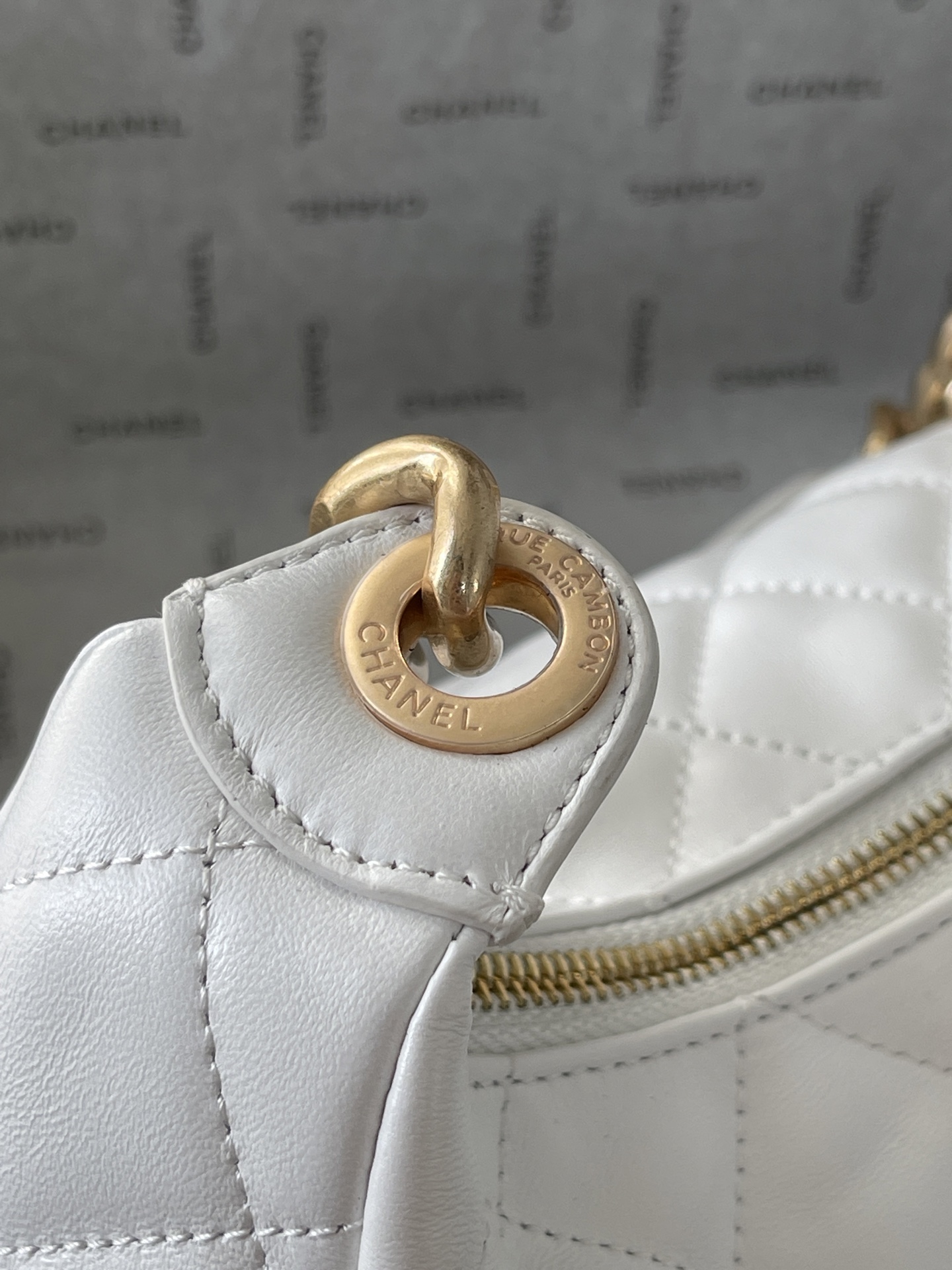 25C Multi-Pocket Hobo Bag in White Quilted Lambskin with Gold-Tone Hardware - Mocuir