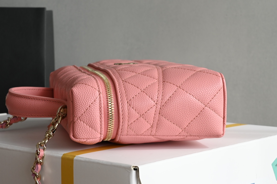 Small Vanity Case (LP Lunch Box Bag) in Peach Pink Quilted Caviar Calfskin with Light Gold-Tone Hardware (25S Collection) - Mocuir