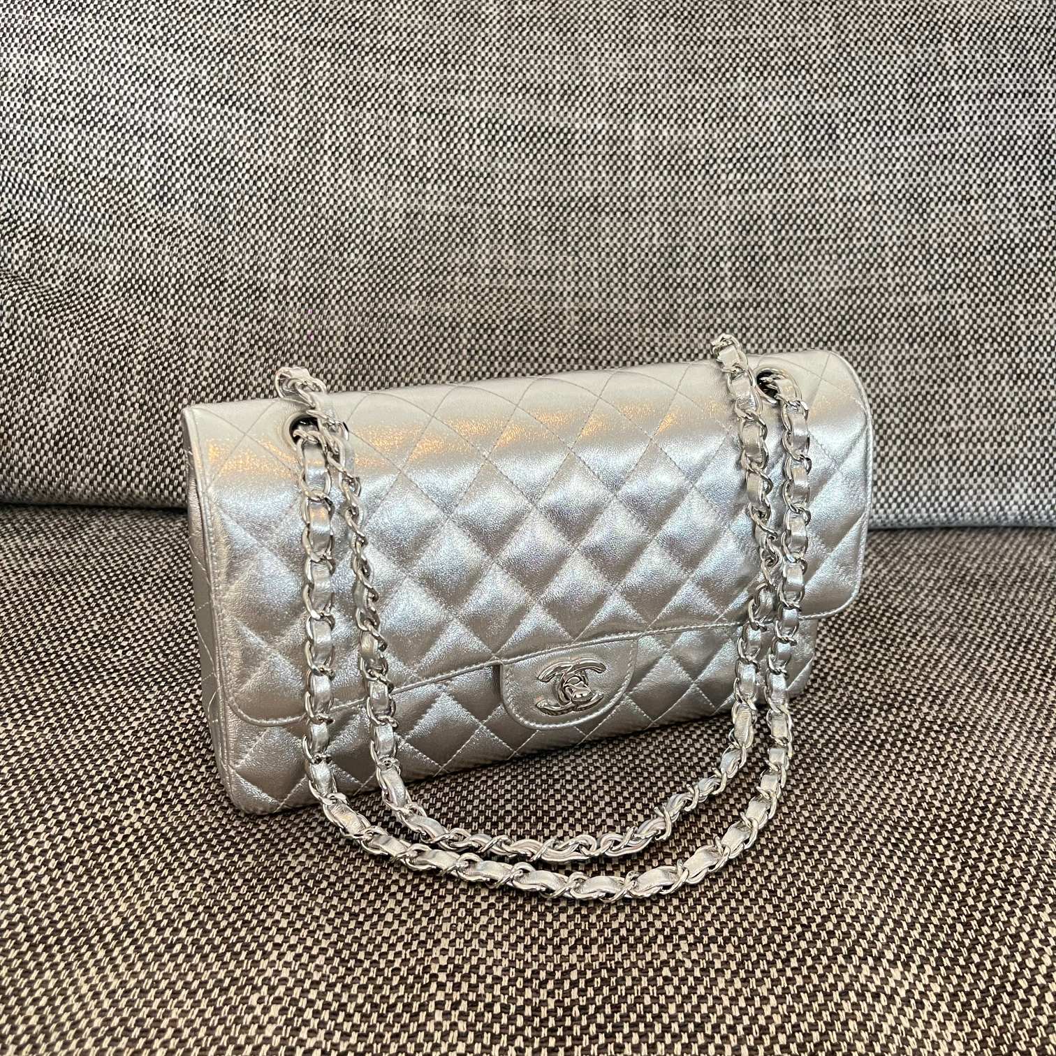 Classic Flap Quilted Metallic Lambskin Shoulder Bag in Silver (Silver Hardware) - Mocuir