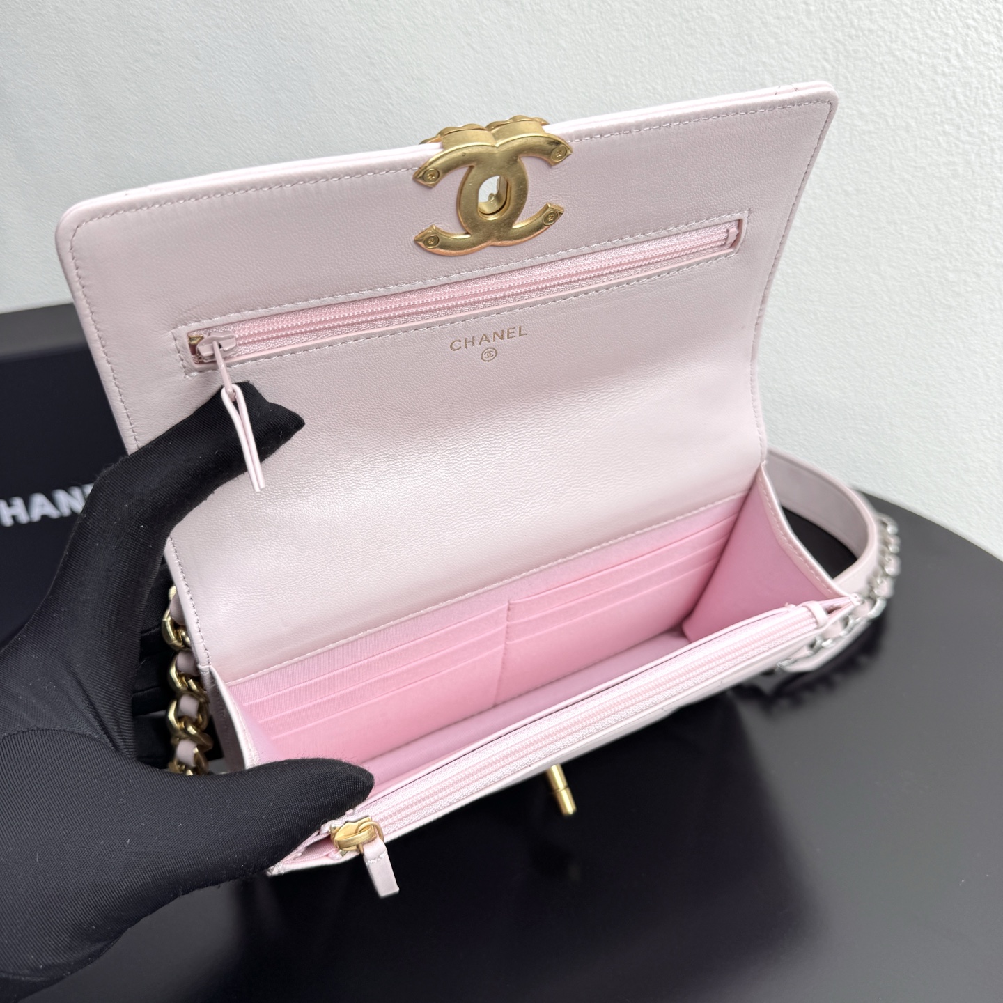 19 WOC Quilted Lambskin Shoulder Bag in Light Pink (Tri-Tone Hardware) - Mocuir