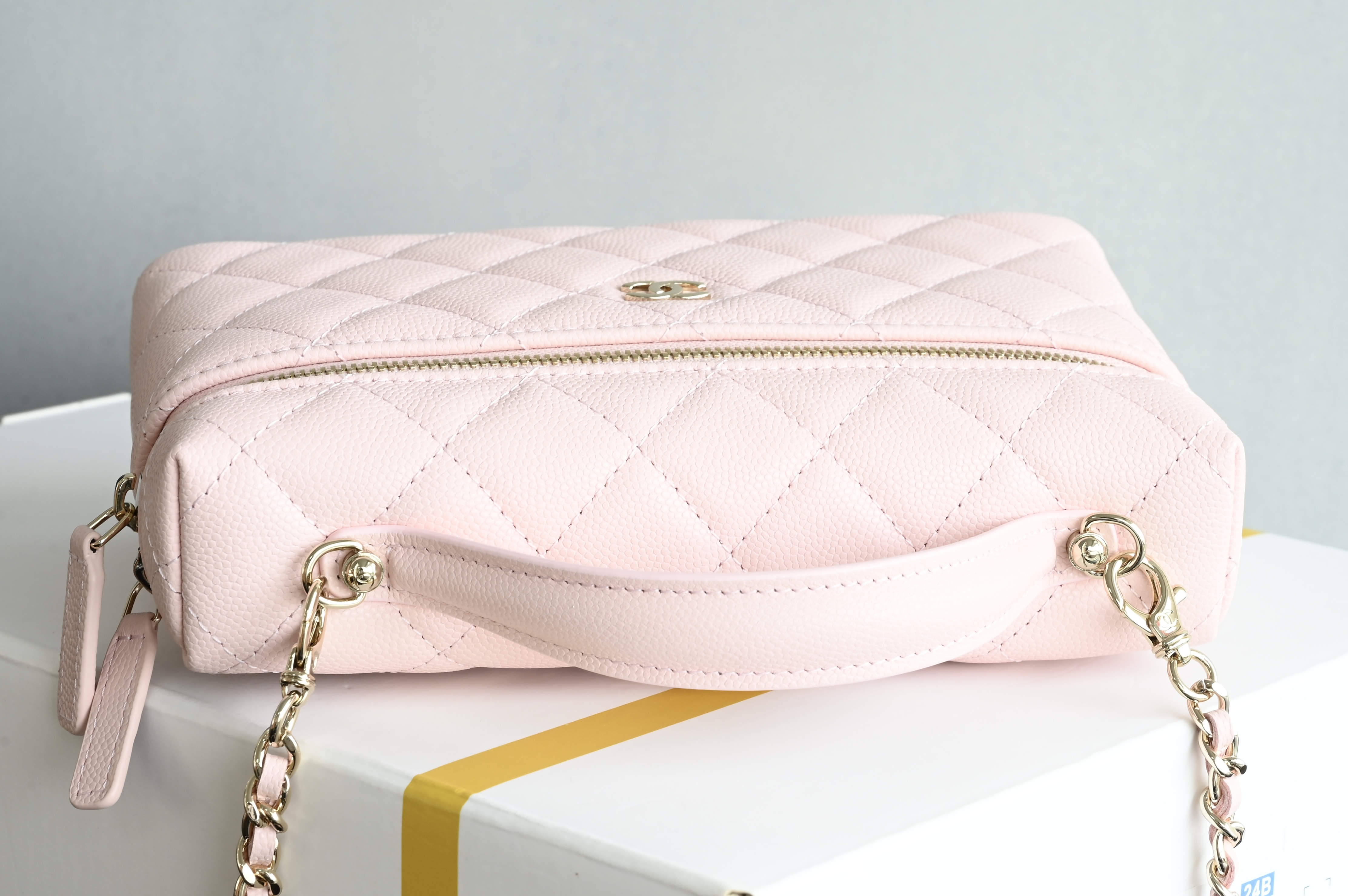 Small Vanity Case (LP Lunch Box Bag) in Sakura Pink Quilted Caviar Calfskin with Light Gold-Tone Hardware (25S Collection) - Mocuir