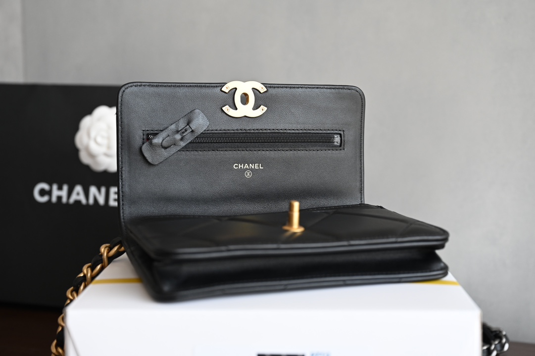 19 Wallet On Chain (WOC) in Black Lambskin with Mixed Gold & Silver Hardware (AS7759) - Mocuir