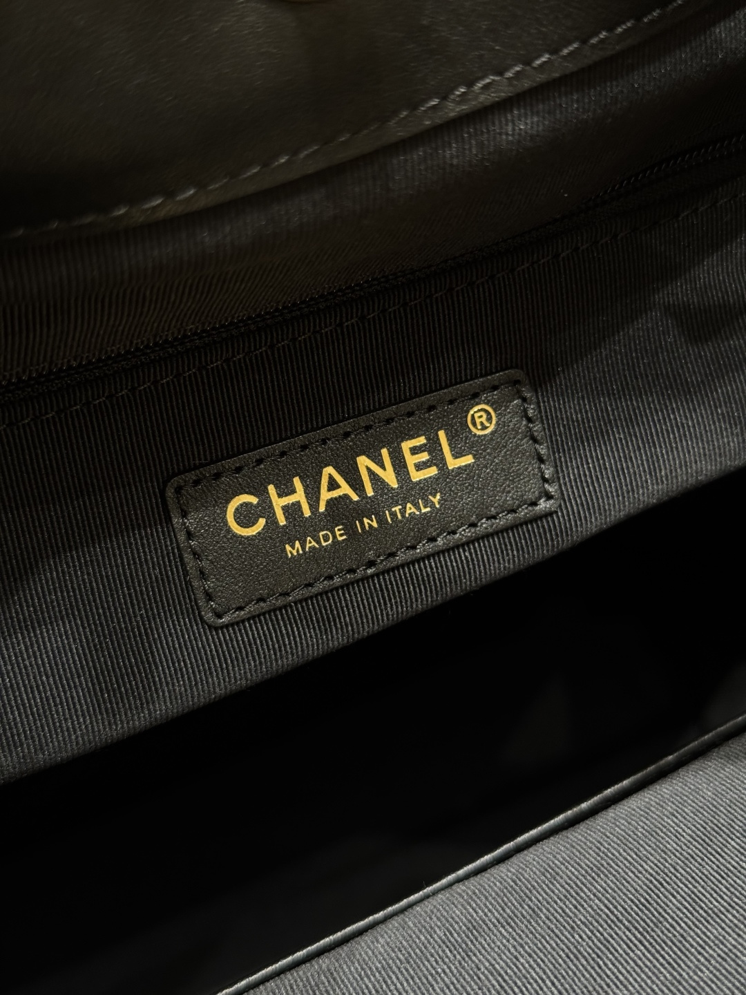 25A Pre-Fall Collection AS5634 Hobo Bucket Bag in Black Quilted Grained Calfskin (Caviar) with Antique Gold-Tone Hardware - Mocuir