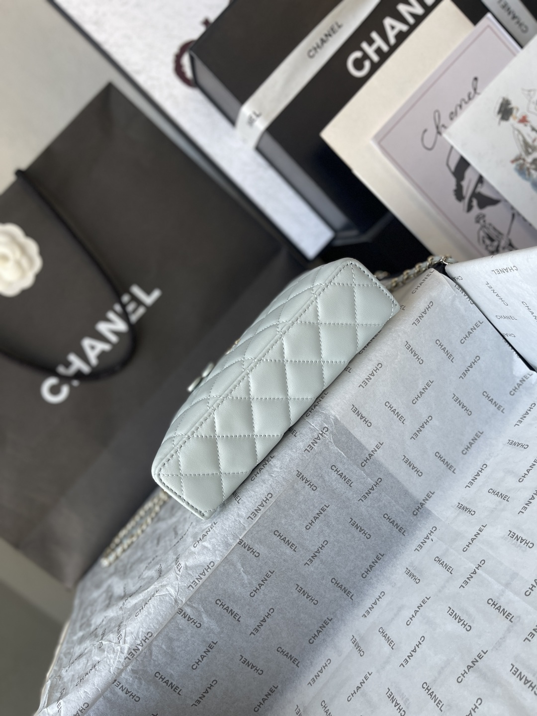 25C Classic Vanity Case with Chain（White） - Mocuir