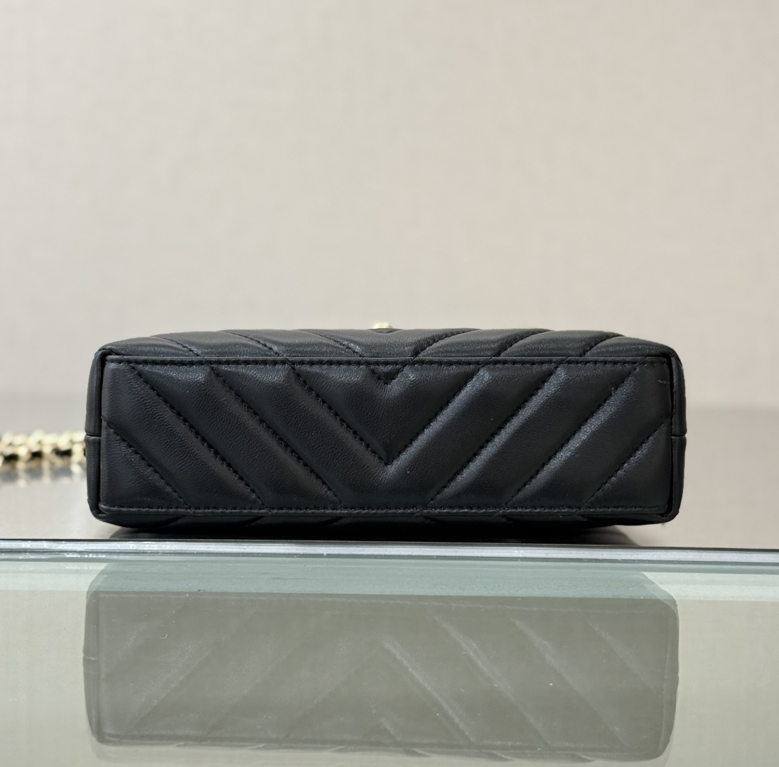 26K Kelly Mini Chevron-Quilted Lambskin Handle Bag with Gold-Tone Hardware - Mocuir