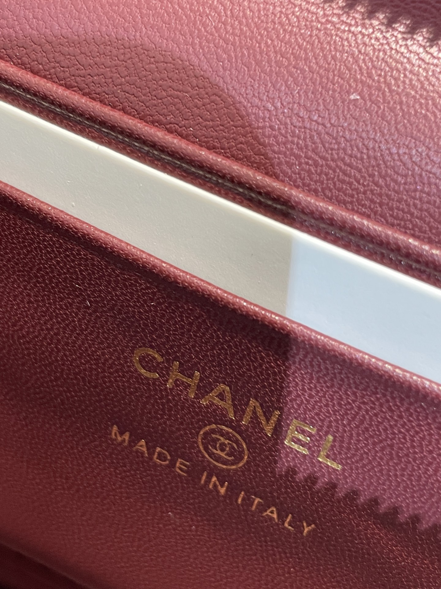 Burgundy Quilted Caviar Calfskin Vanity Case with Top Handle and Gold-Tone Chain Strap - Mocuir