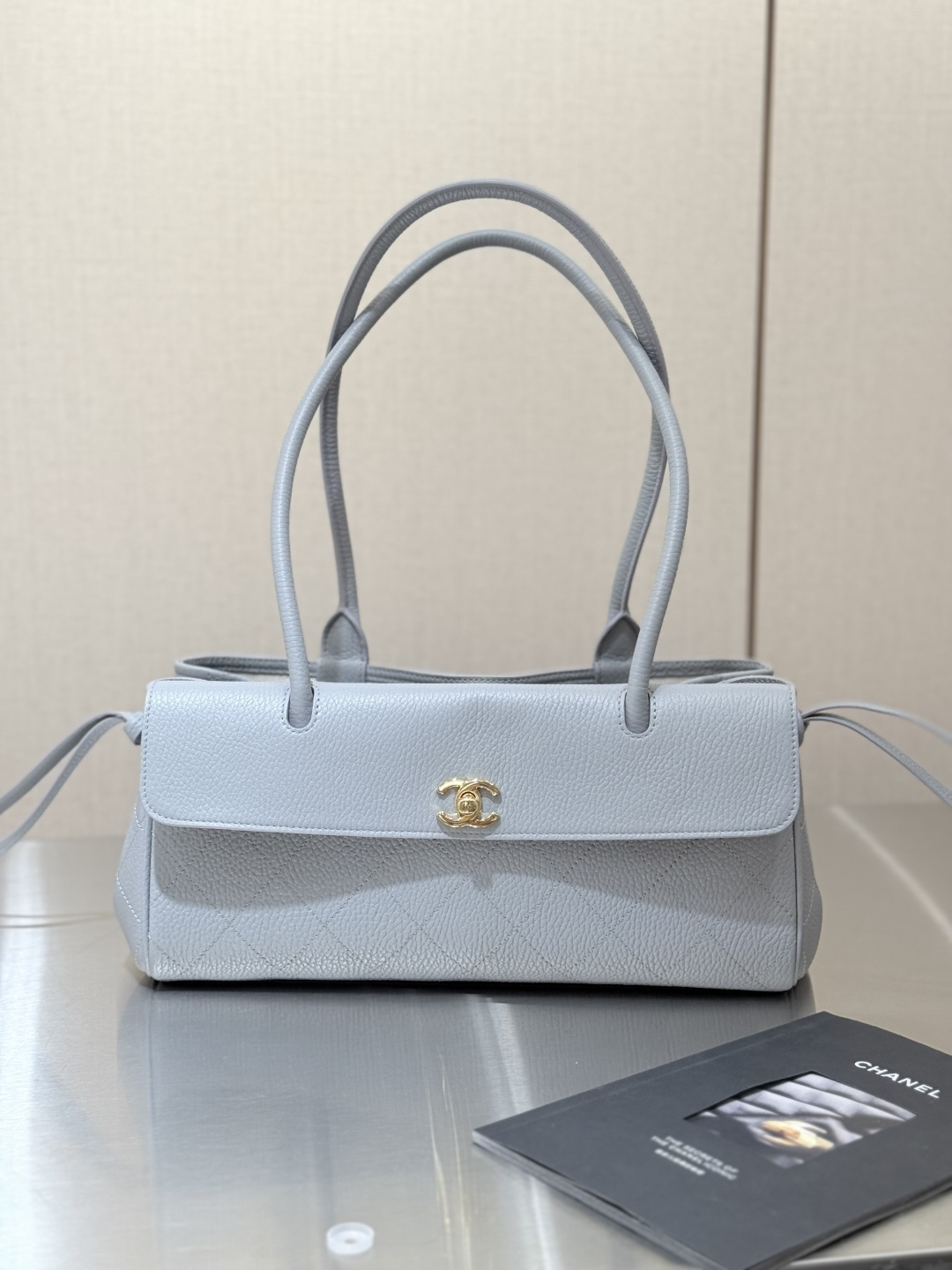 26P Cruise Preppy Coco Bowling Bag in Light Grey Caviar Leather with Gold-Tone Hardware - Mocuir