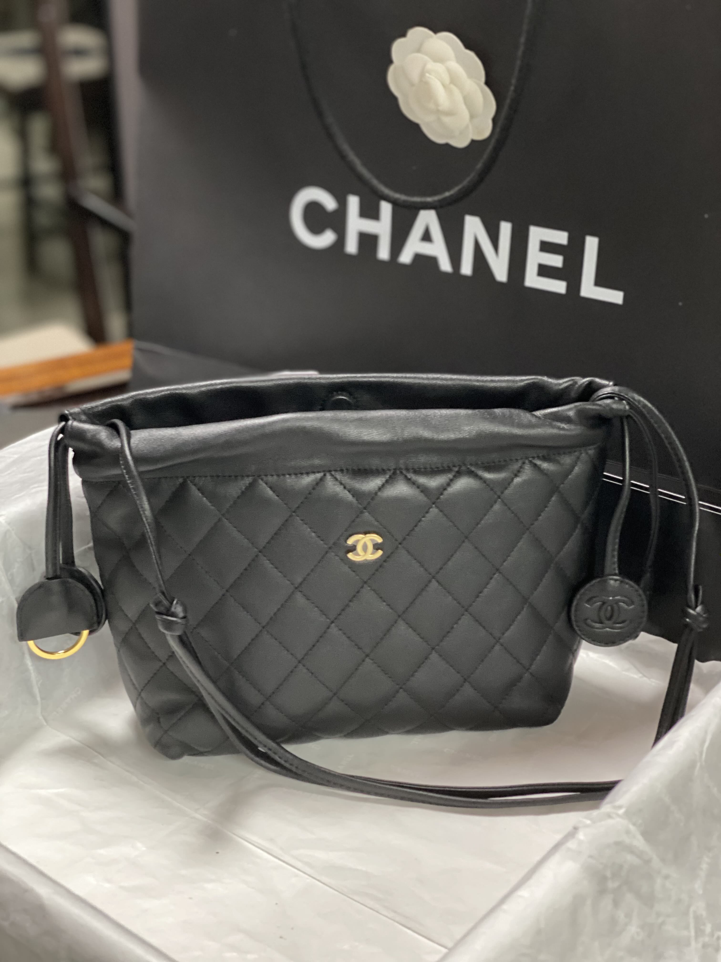 26C Black Quilted Lambskin Drawstring Bucket Bags with Gold Hardware - Mocuir