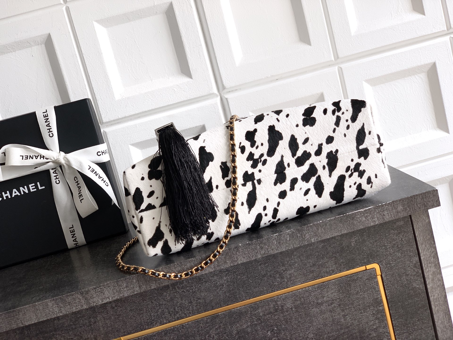 2026 Fall-Winter Runway Hobo Bag in Black & White Dalmatian Print Pony Hair with Gold-Tone Hardware & Empire State Building Tassel Charm - Mocuir