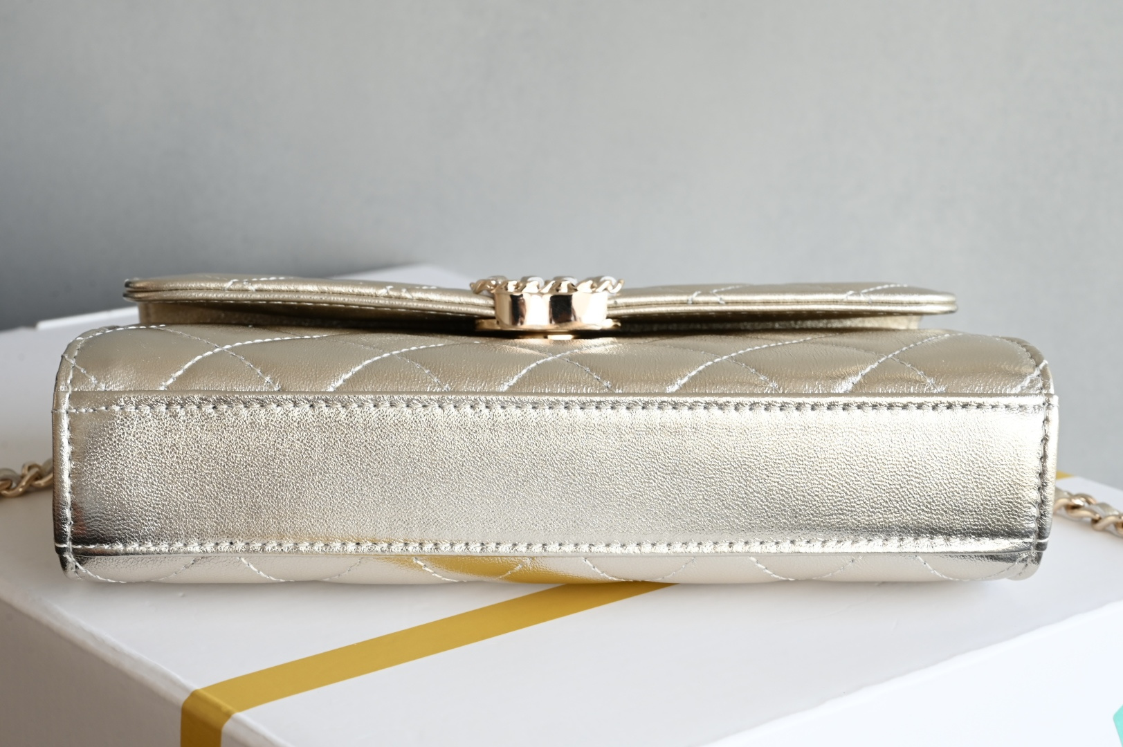 25S Top Handle Kelly Clutch with Chain in Metallic Gold Lambskin with Light Gold-Tone Hardware (Model AS4711) - Mocuir
