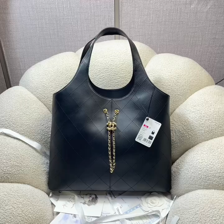 26P Cruise Quilted Lambskin Large Tote Handbag with Gold-Tone Hardware - Mocuir