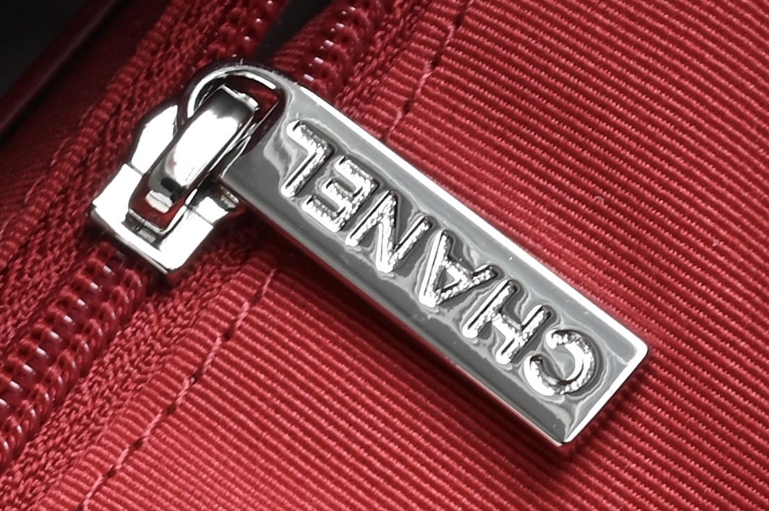 Small Gabrielle Hobo Bag in White and Black Quilted Aged Calfskin with Gold-Tone and Silver-Tone Metal (Model AS0502) - Mocuir