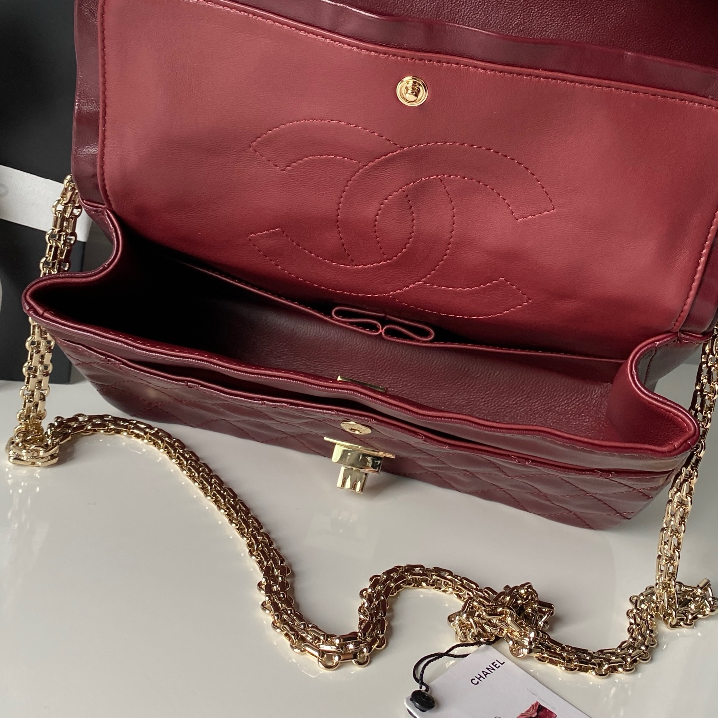 2.55 Reissue Burgundy Quilted Calfskin Flap Handbag with Light Gold-Tone Hardware - Mocuir