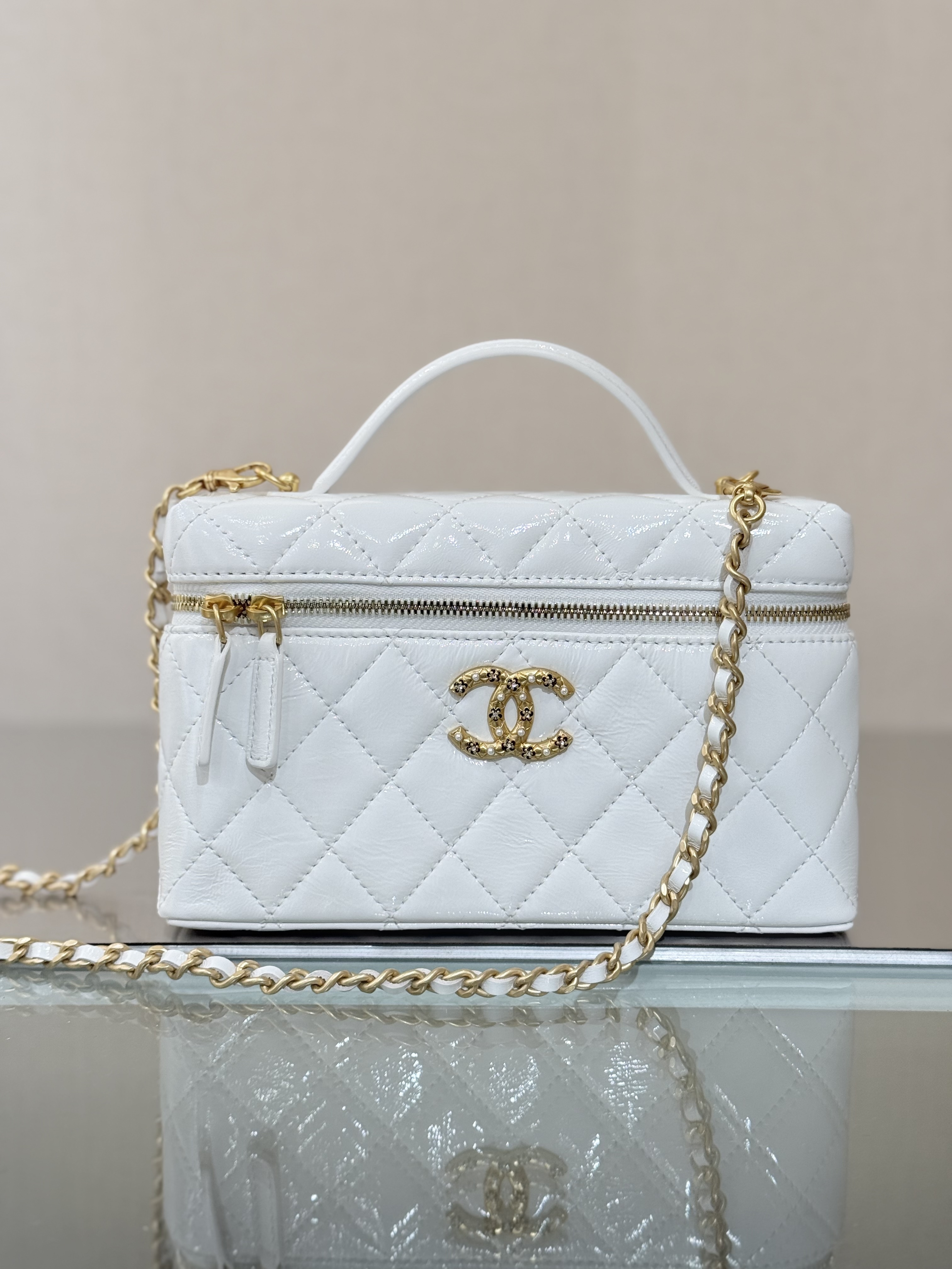 Classic Vanity Case with Pearl CC（White） - Mocuir