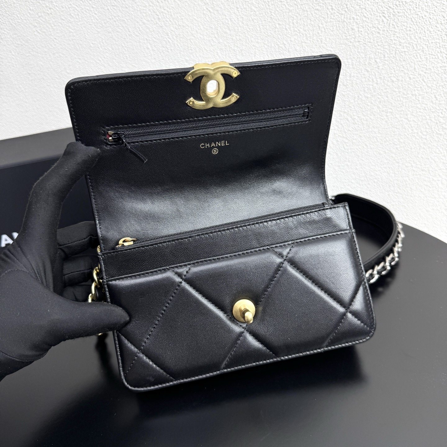 19 WOC Quilted Lambskin Shoulder Bag in Black (Tri-Tone Hardware) - Mocuir