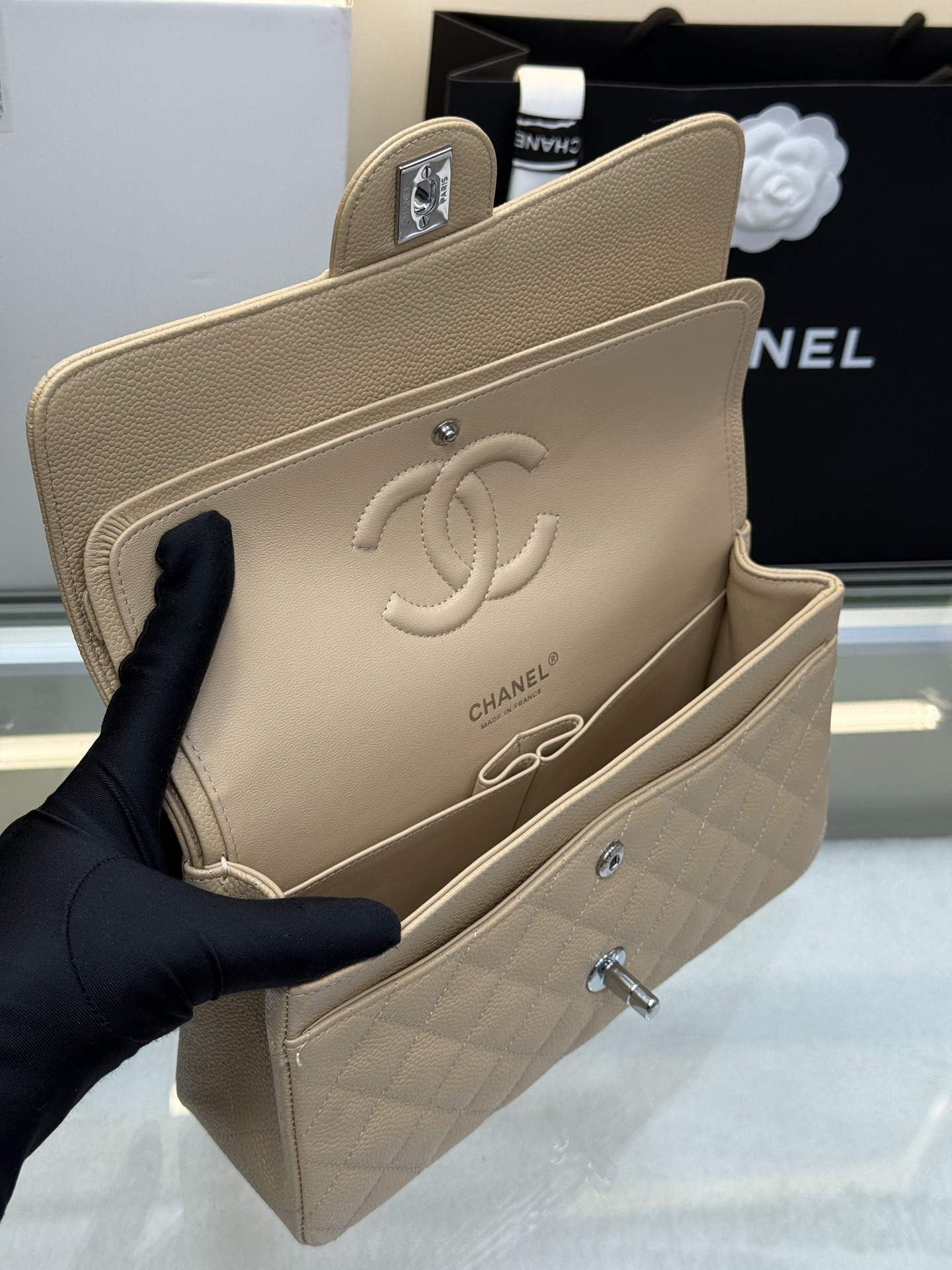 Classic Flap Bag（Off-White） - Mocuir