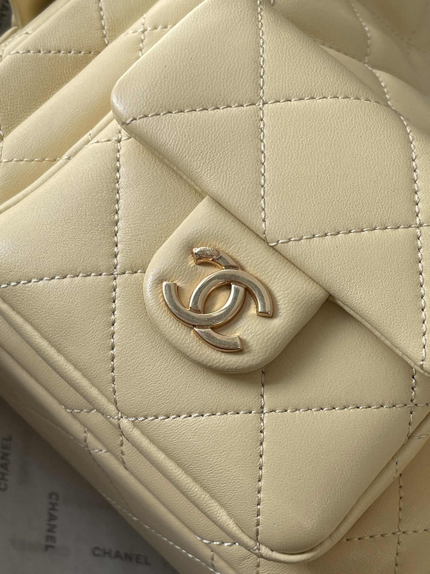 25C Multi-Pocket Hobo Bag in Cream Yellow Quilted Lambskin with Gold-Tone Hardware - Mocuir