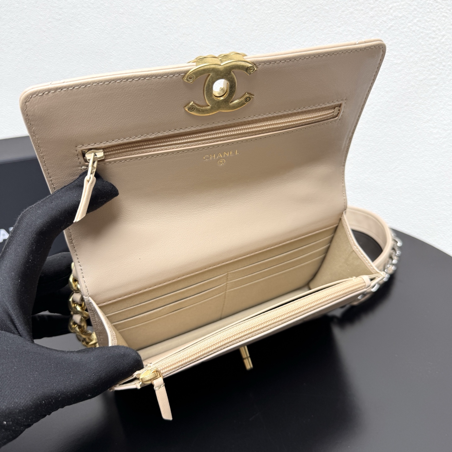 19 WOC Quilted Lambskin Shoulder Bag in Beige (Tri-Tone Hardware) - Mocuir