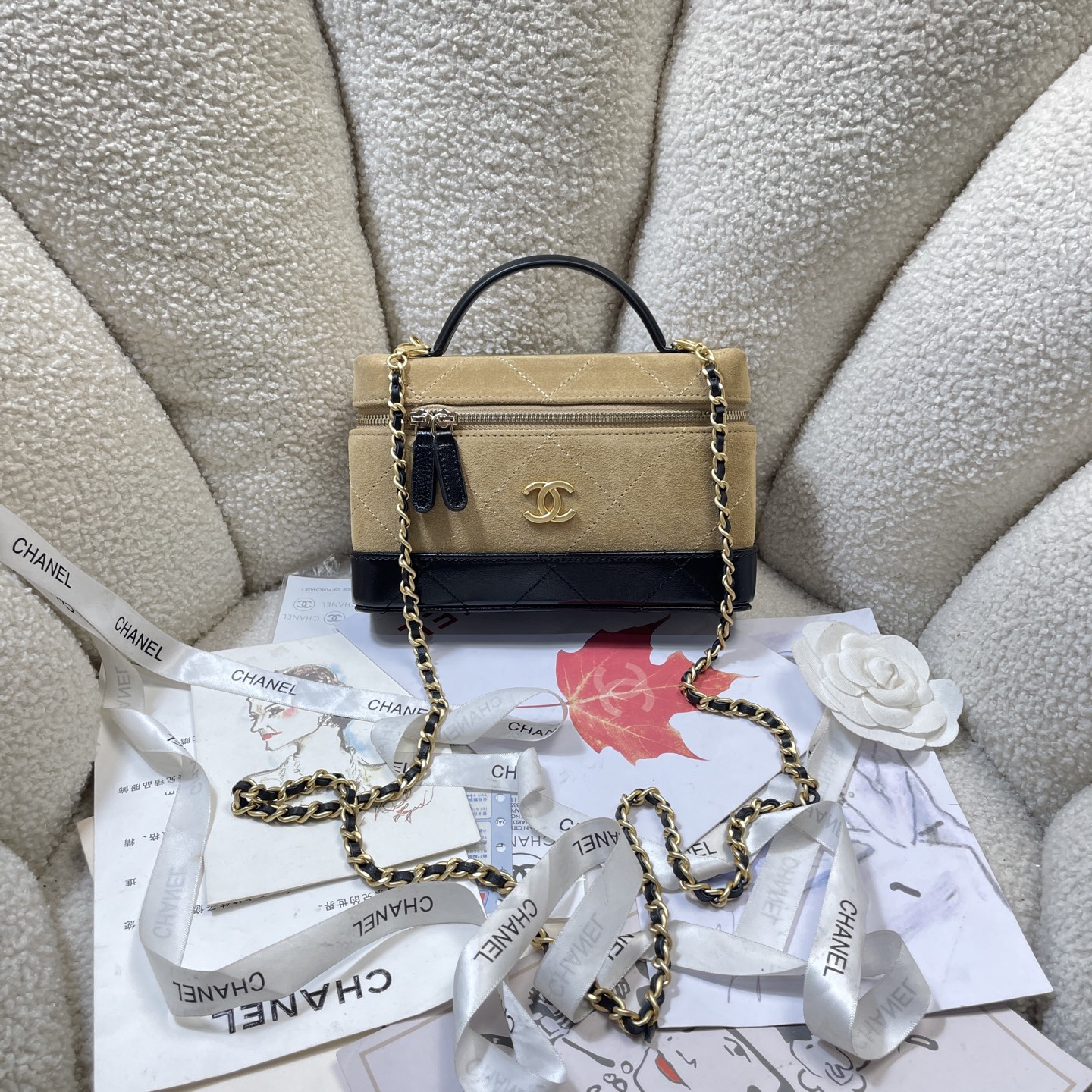 26S Slim Vanity Case with Chain in Beige Suede & Black Lambskin with Gold-Tone Hardware - Mocuir