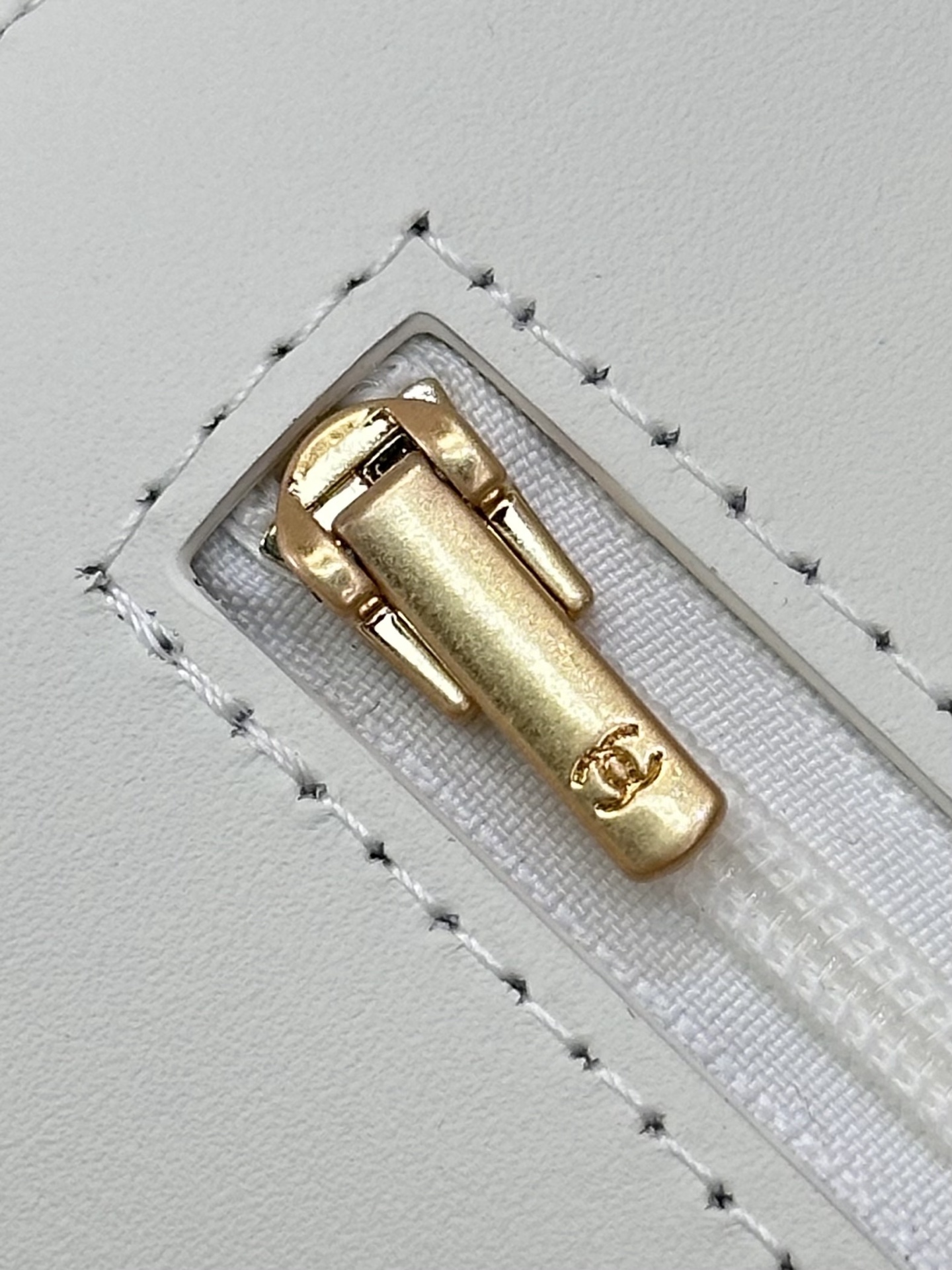 Classic Quilted Caviar Wallet on Chain with Heart Gold Ball in White (Gold Hardware) - Mocuir