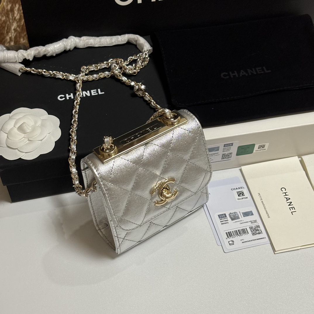 Trendy CC Mini Quilted Metallic Lambskin Shoulder Bag in Metallic Silver (Gold Hardware) - Mocuir