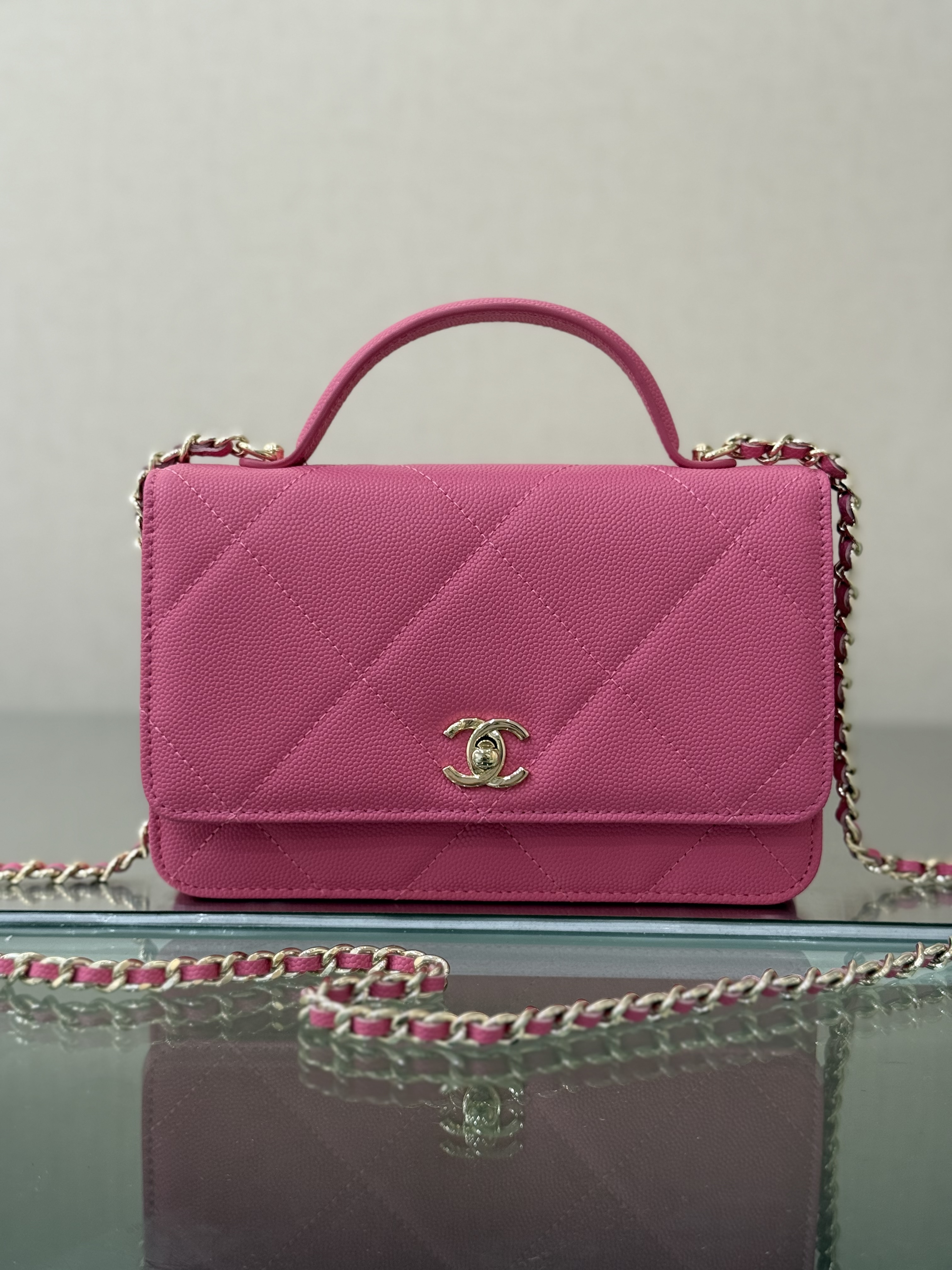 Black Quilted Caviar Calfskin Vanity Case with Top Handle and Gold-Tone Chain Strap - Mocuir