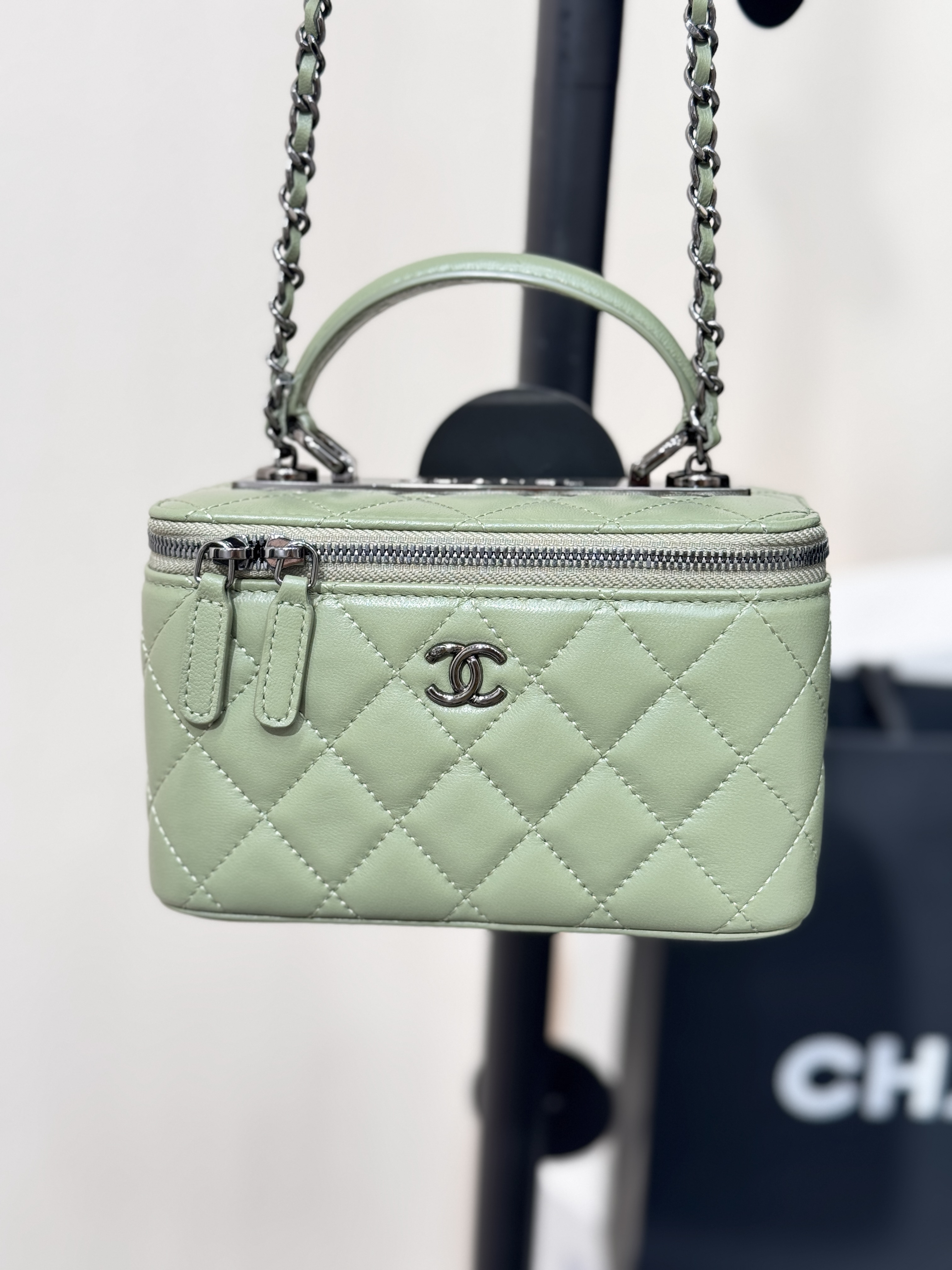 25C Matcha Green Quilted Lambskin Vanity Case with Chain Strap - Mocuir