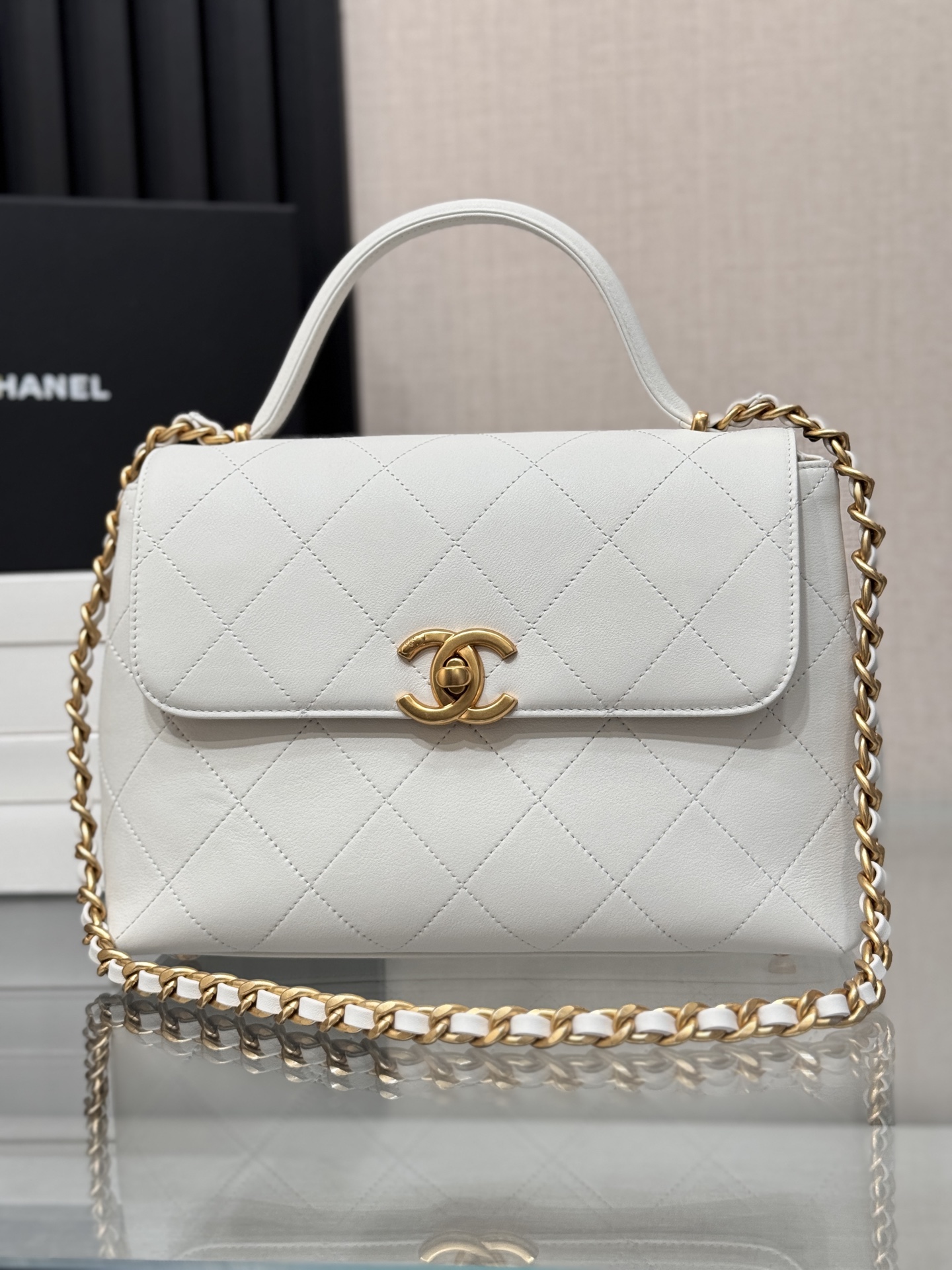 Top Handle Flap Bag (AS5212) in White Shiny Lambskin with Gold-Tone Hardware, 25P Pre-Fall Collection - Mocuir
