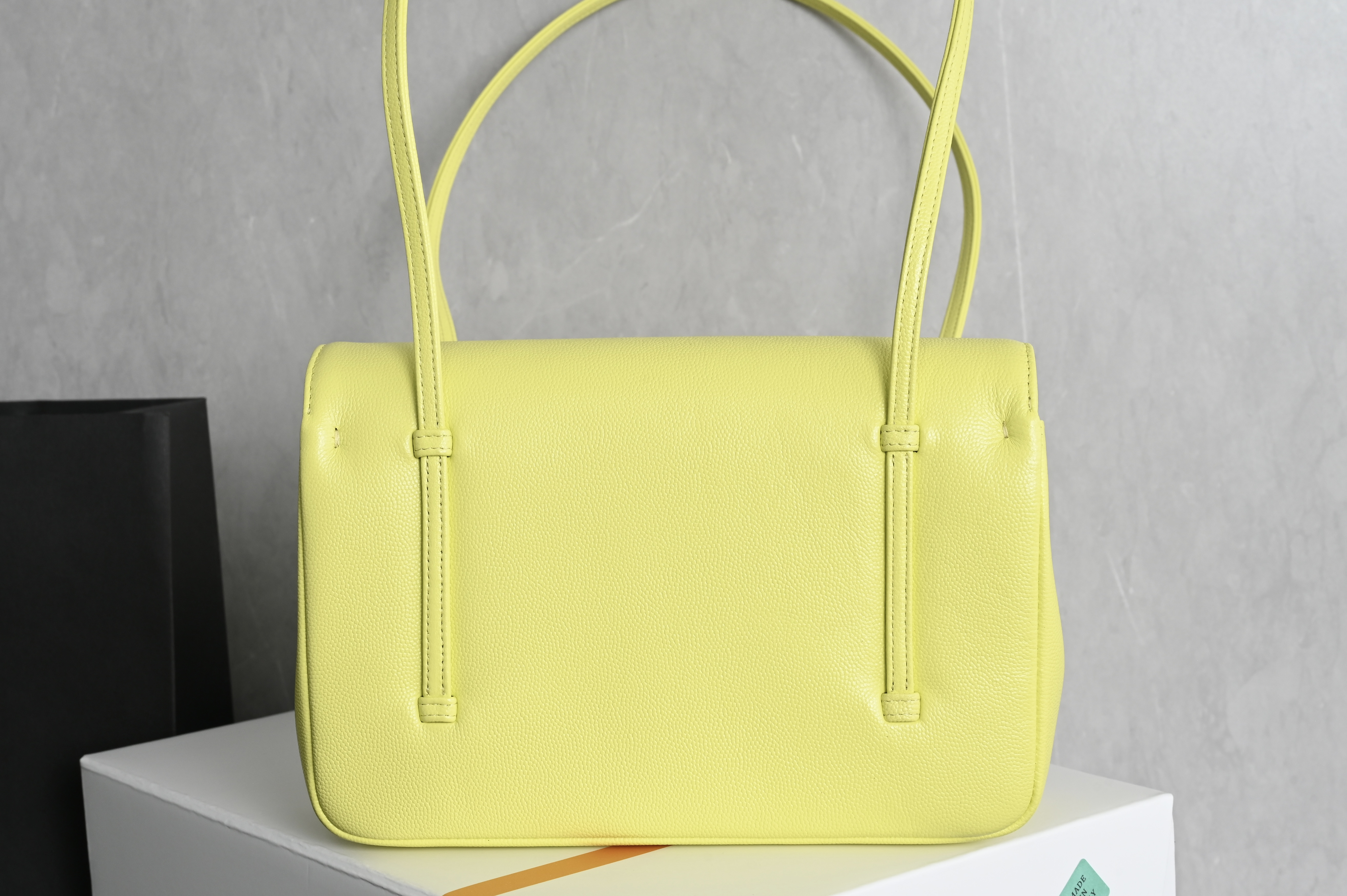 26P Preppy Coco Large Flap Bag in Lemon Yellow Grained Shiny Calfskin with Gold-Tone Hardware - Mocuir