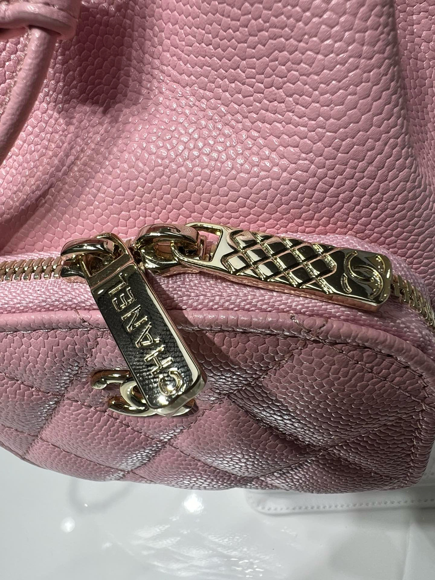 Small Drawstring Bucket Bag in Pink Quilted Grained Calfskin with Gold-Tone Metal (Model AP4775) - Mocuir