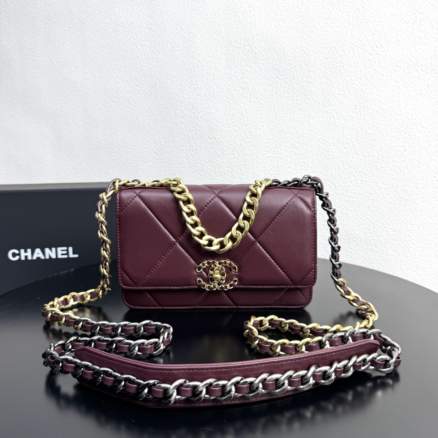 19 WOC Quilted Lambskin Shoulder Bag in Burgundy (Tri-Tone Hardware) - Mocuir