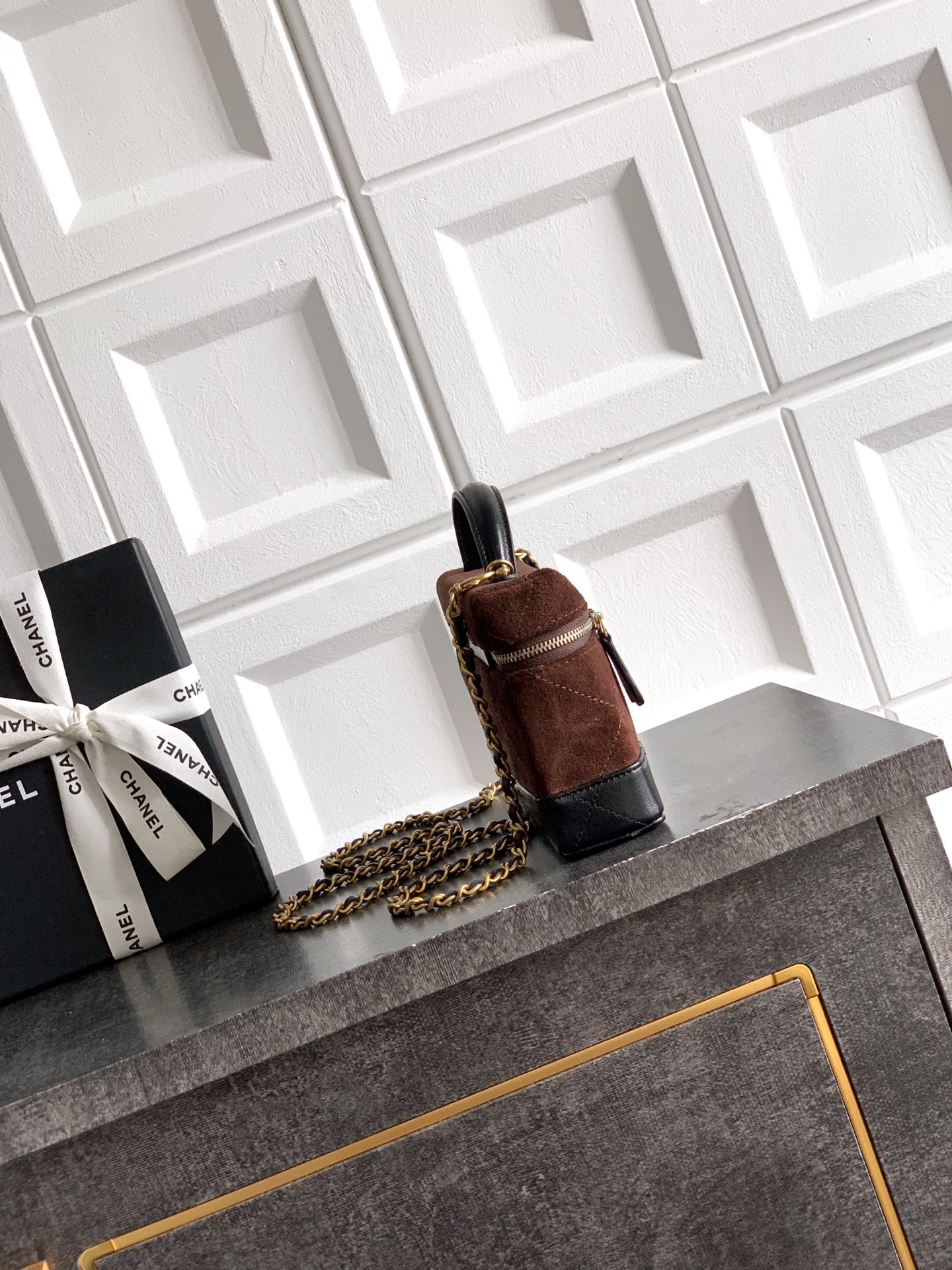 Small Vanity Case with Top Handle (Suede & Lambskin) - Mocuir