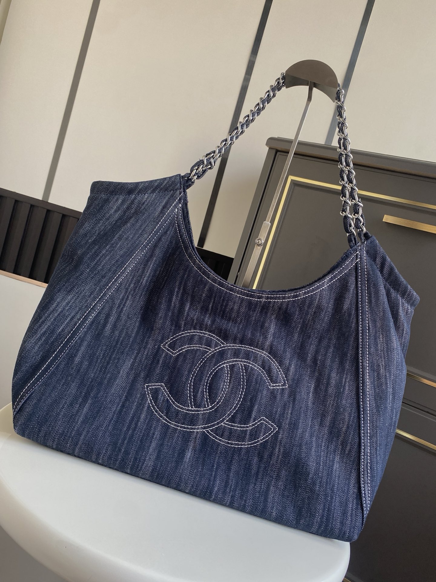 Large Hobo Bag in Denim（Classic Blue Denim） - Mocuir