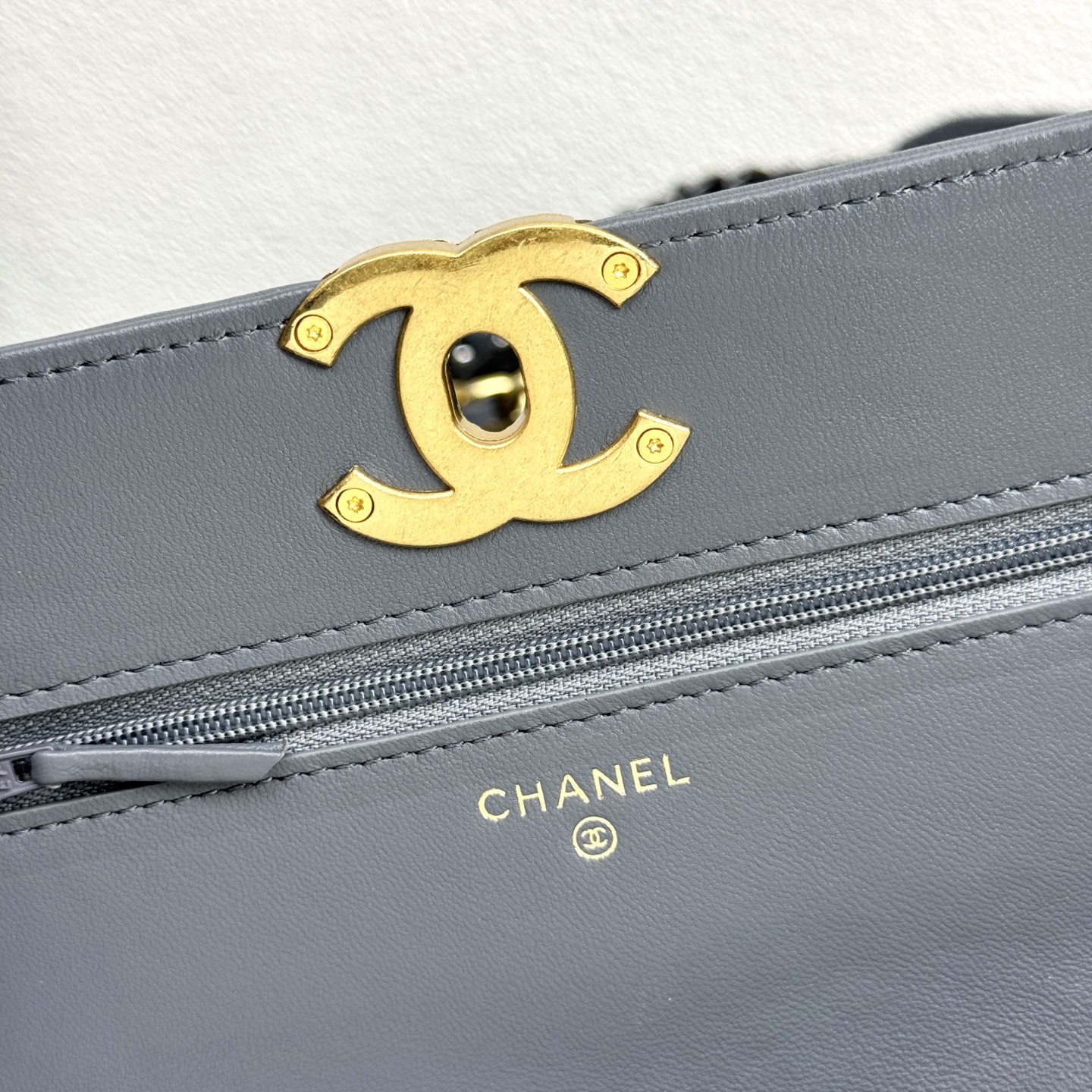 19 WOC Quilted Lambskin Shoulder Bag in Grey (Tri-Tone Hardware) - Mocuir