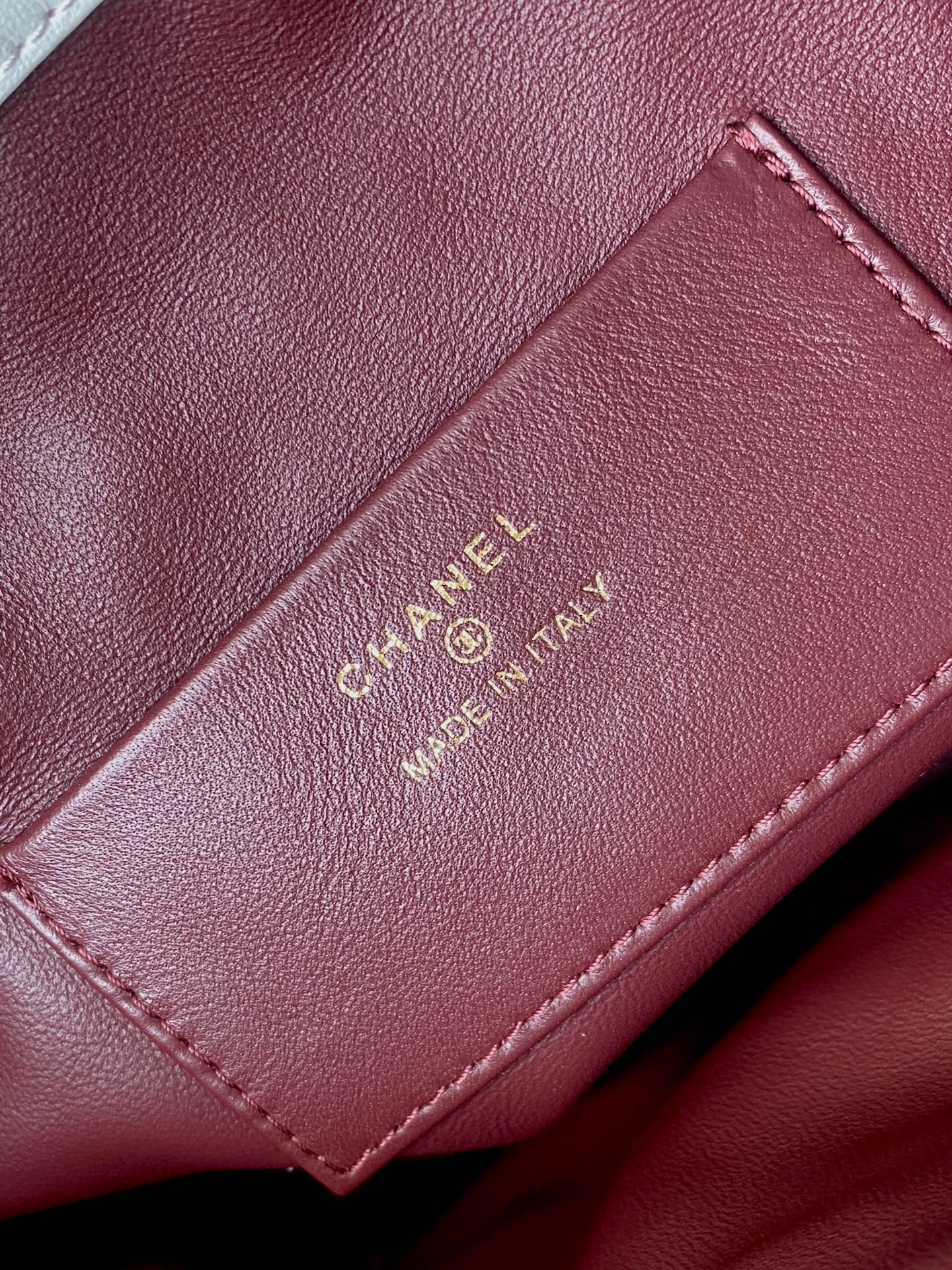 24BQuilted Lambskin Drawstring Hobo Bag（ White） - Mocuir