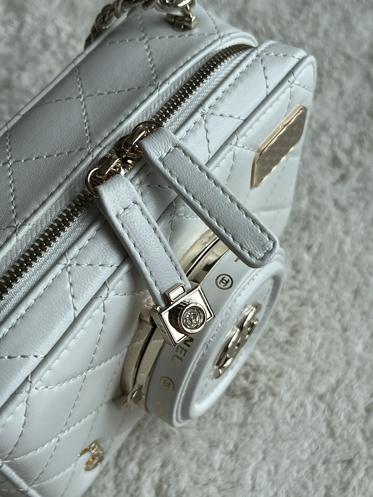 Camera Bag in White Quilted Lambskin with Pale Gold-Tone Hardware, Spring-Summer 2024 (AS4817) - Mocuir