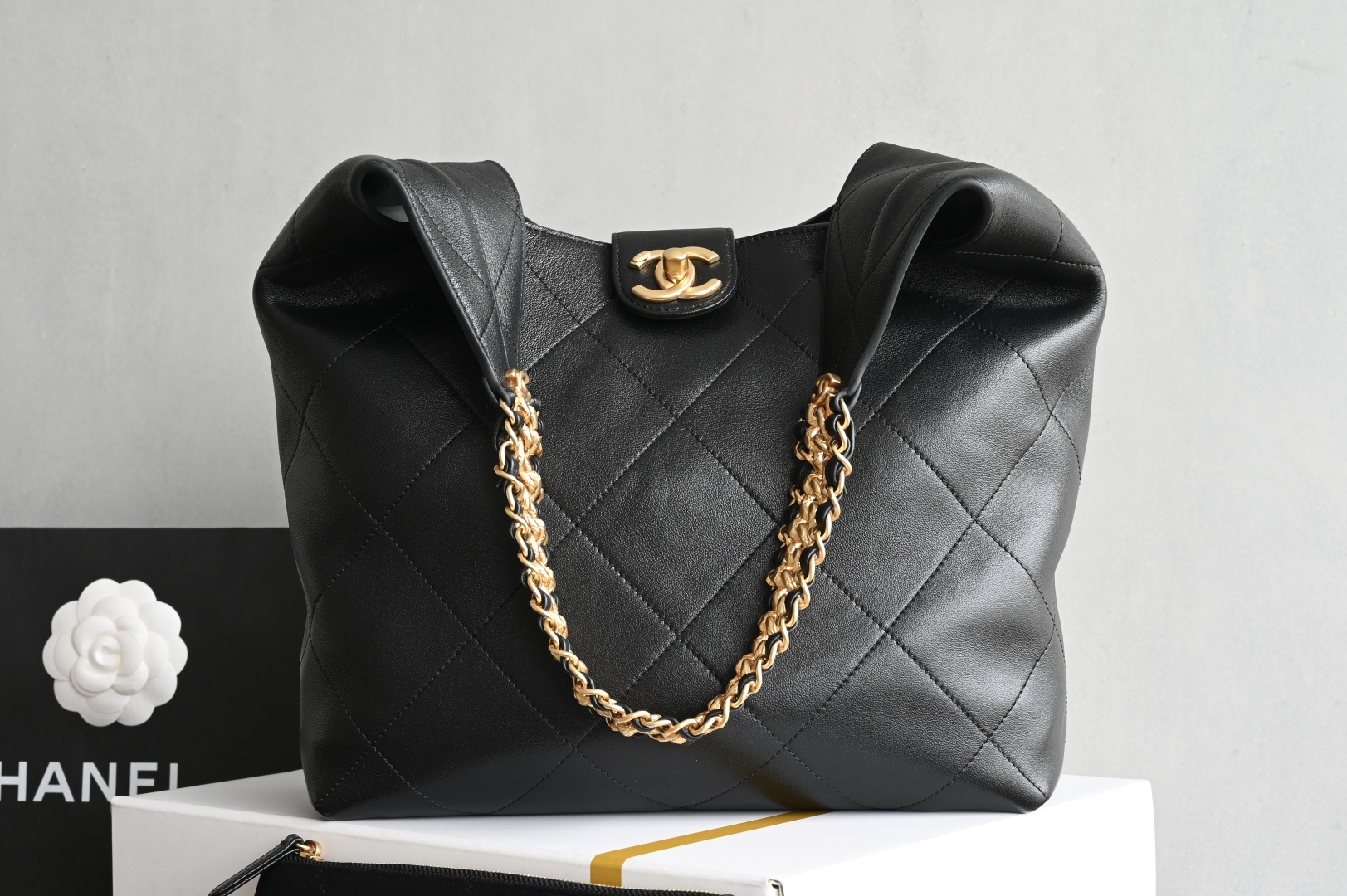 26C Cruise Collection Maxi Hobo Tote Bag in Black Lambskin with Gold-Tone Hardware (Model AS6095) - Mocuir
