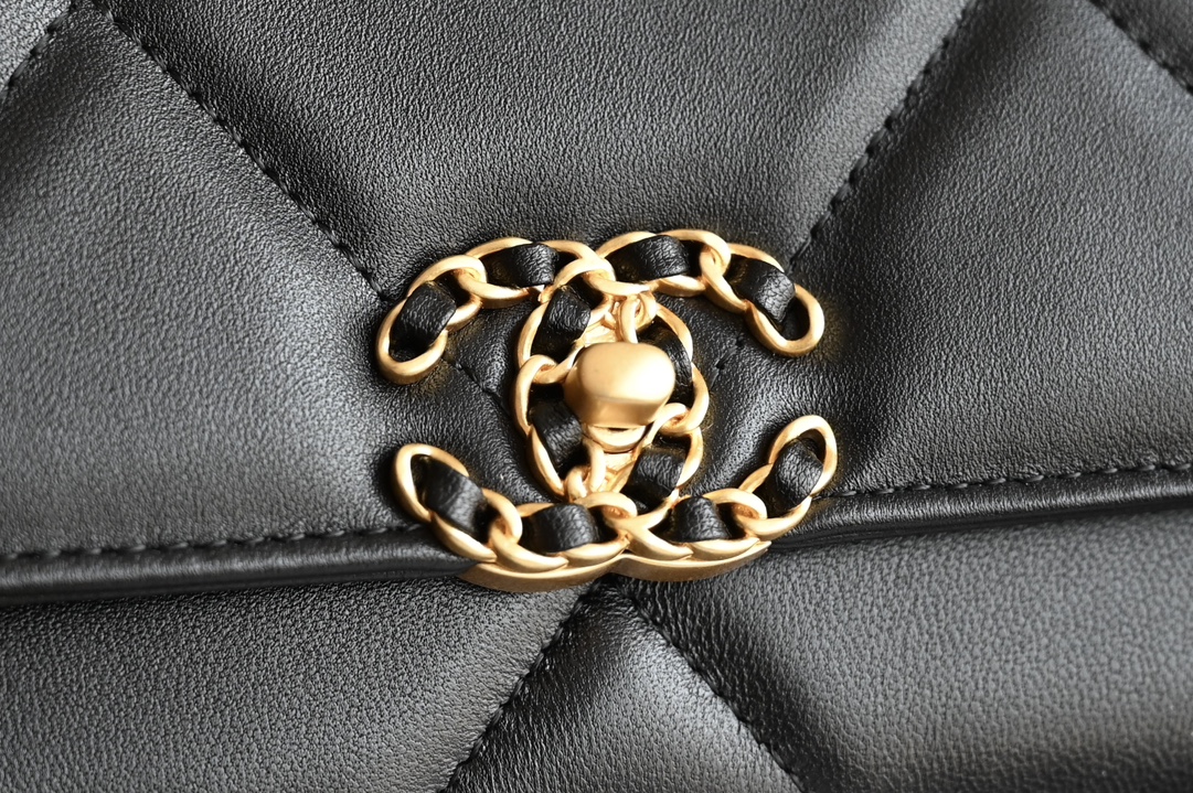 19 Wallet On Chain (WOC) in Black Lambskin with Mixed Gold & Silver Hardware (AS7759) - Mocuir