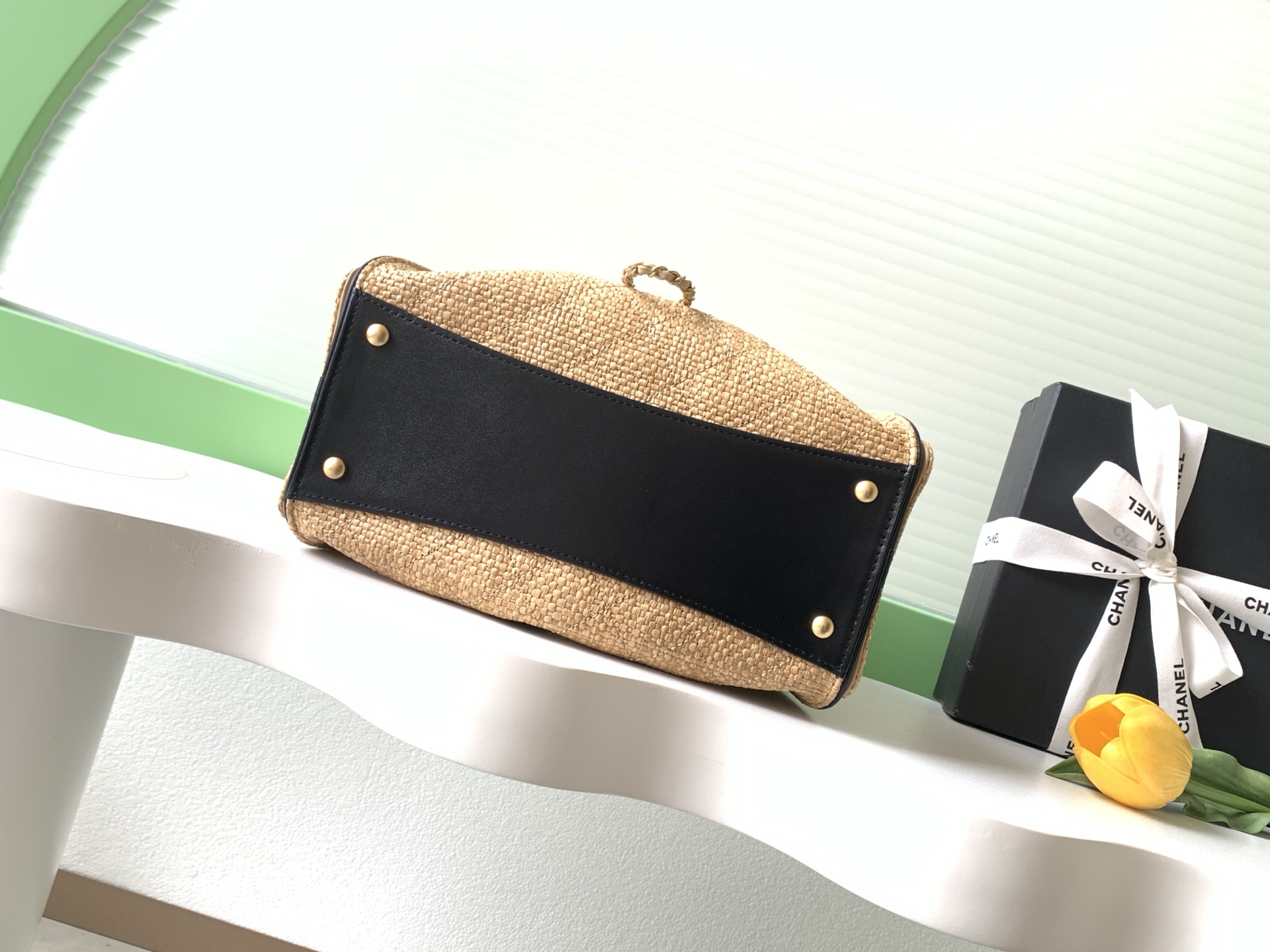 Small 25 Hobo Bag in Beige Braided Raffia (26C Cruise Collection) - Mocuir